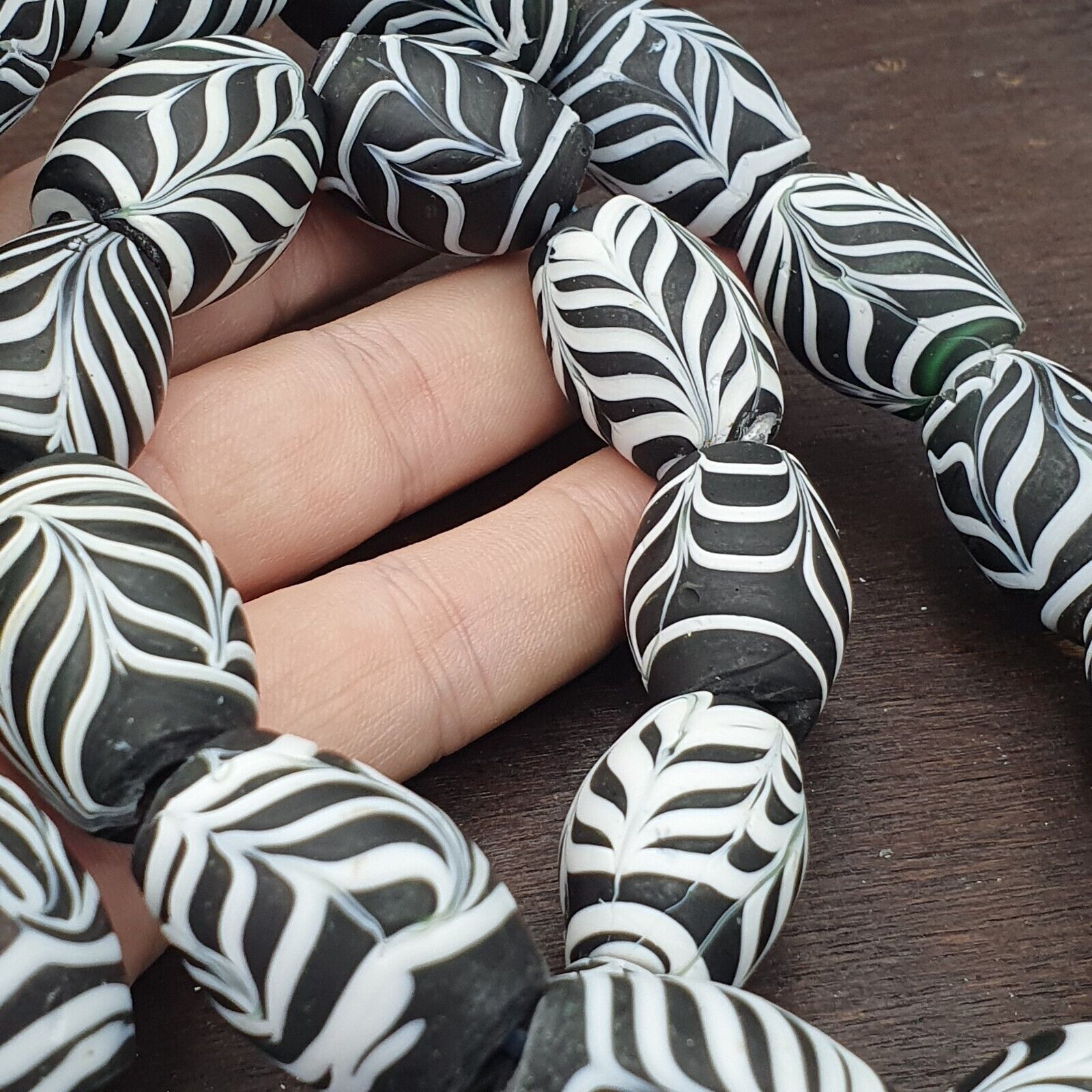 Beautiful Vintage Feather Pattern glass beads Handmade fancy Beads Strand