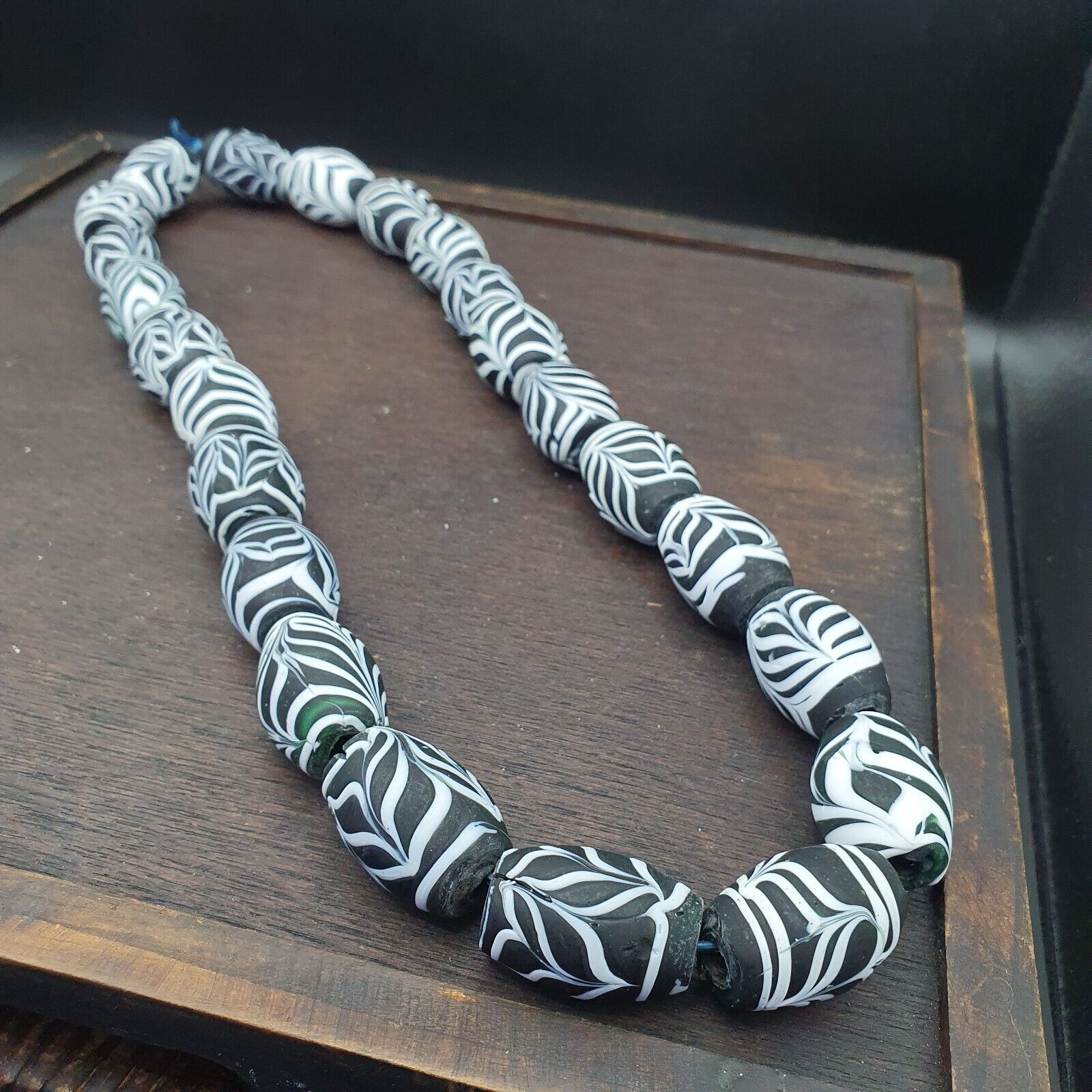 Beautiful Vintage Feather Pattern glass beads Handmade fancy Beads Strand