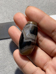 Vintage African Himalayan Tibetan Sulaimani Agate bead With Beautiful Stripes.