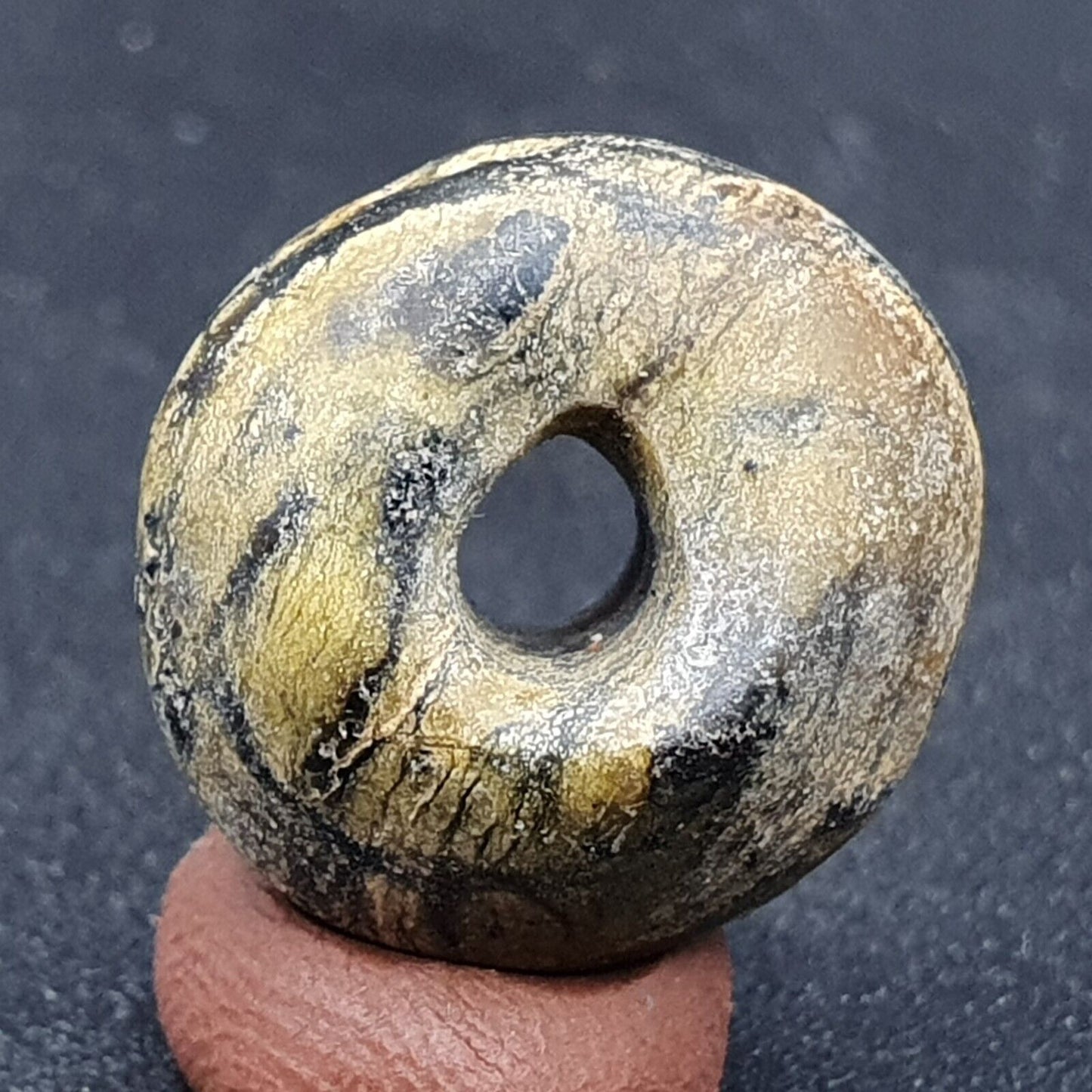 Antike Donut-Steinperle aus Himalaya-Jaspis, 17,2 mm
