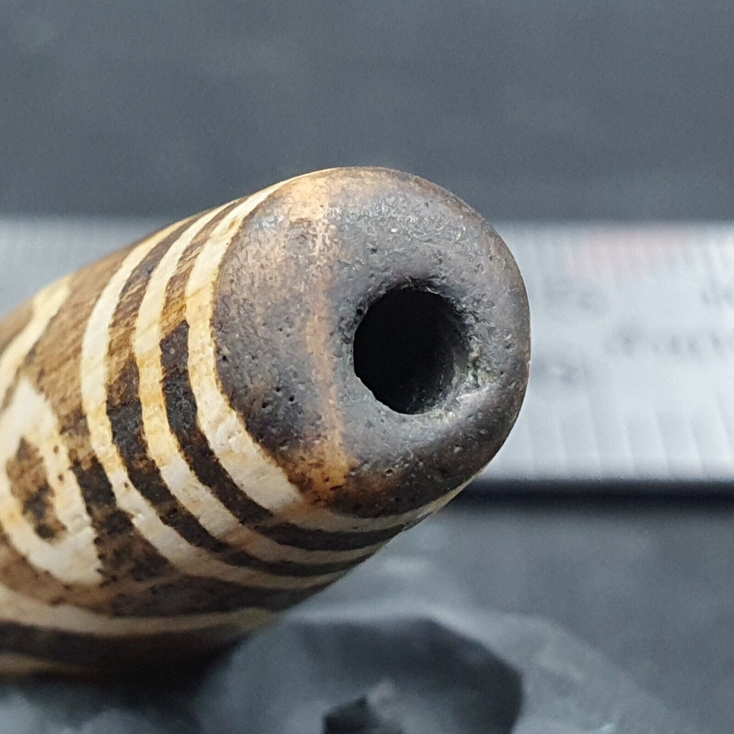 Südasiatische burmesische 53 mm alte 9 Augen Pumtek versteinerte Holzperle Einzigartiges Muster 