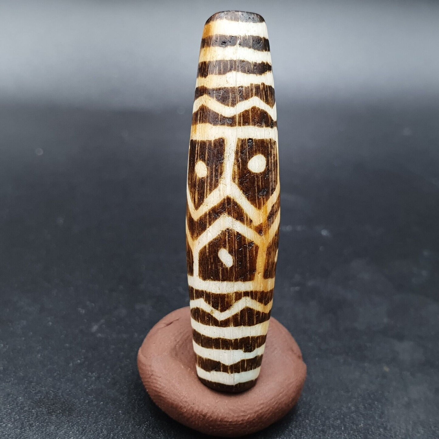 Vintage asiatische burmesische alte Pumtek Pyu versteinerte Holzsteinperle 