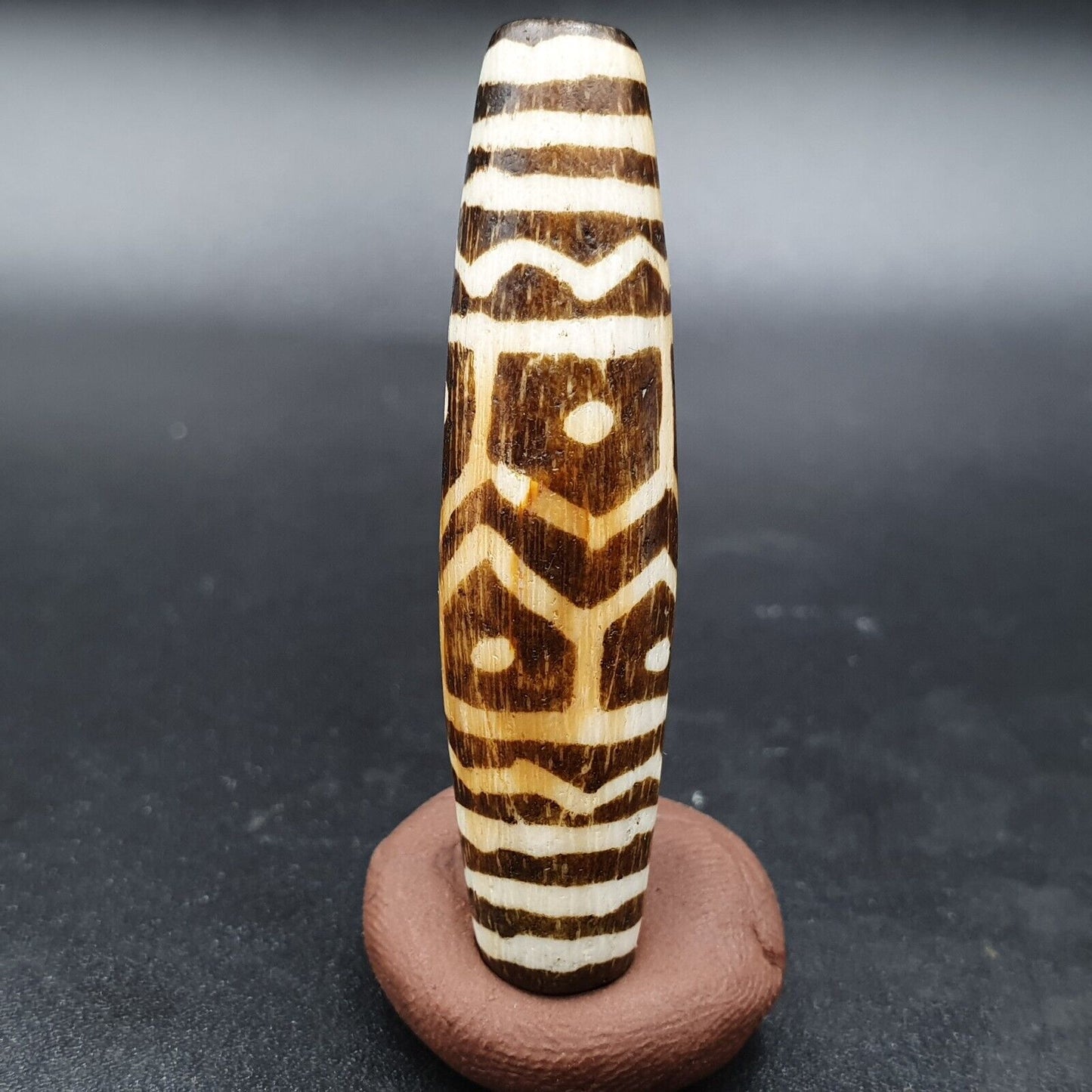 Vintage asiatische burmesische alte Pumtek Pyu versteinerte Holzsteinperle 