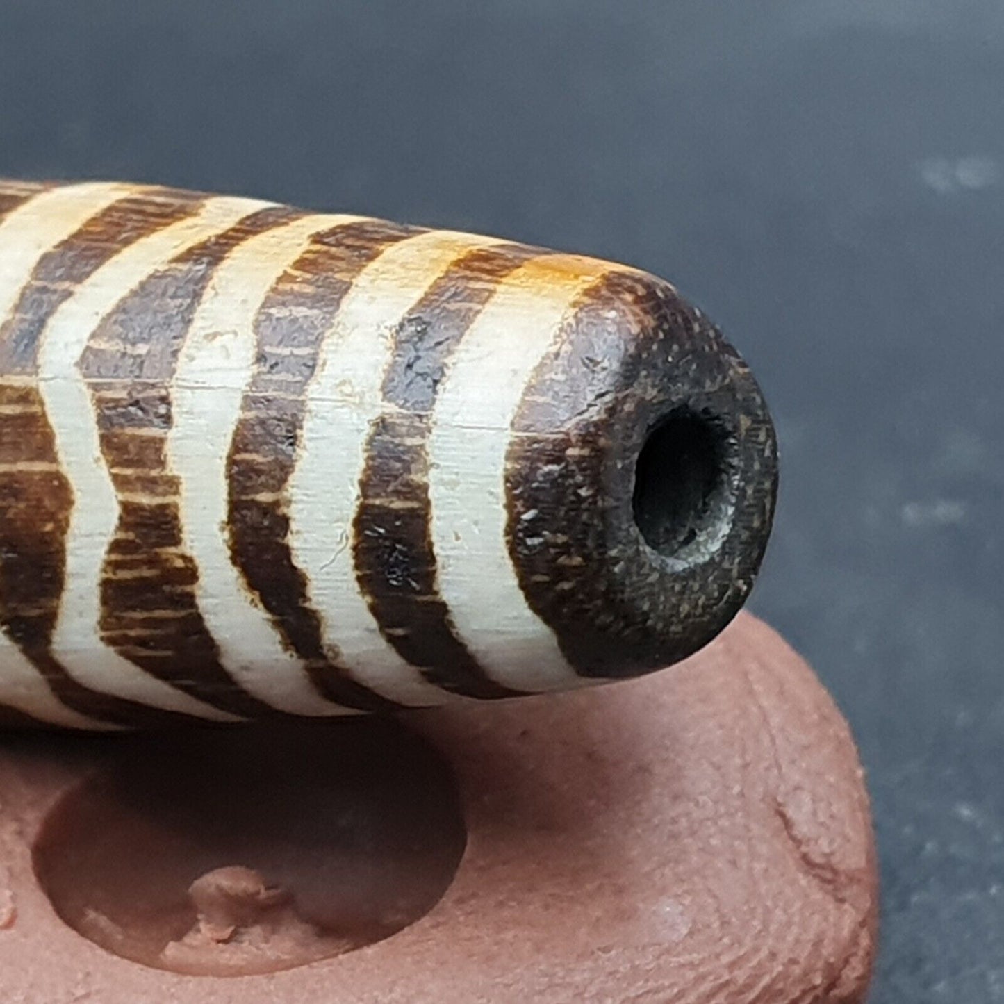 Vintage asiatische burmesische alte Pumtek Pyu versteinerte Holzsteinperle 