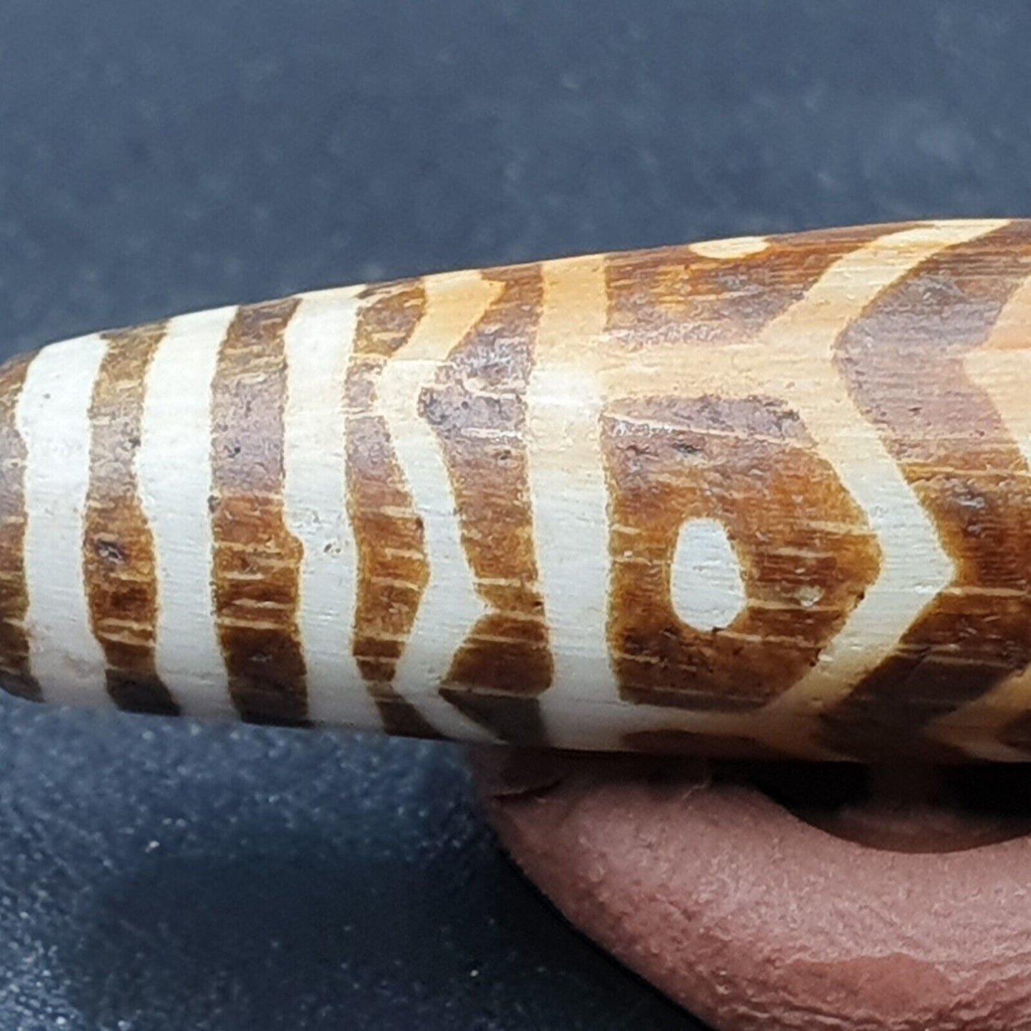 Vintage asiatische burmesische alte Pumtek Pyu versteinerte Holzsteinperle 