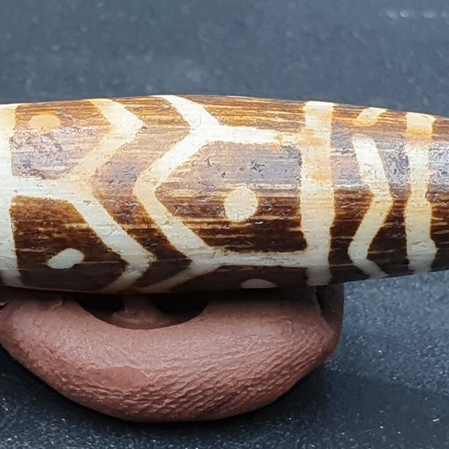 Vintage asiatische burmesische alte Pumtek Pyu versteinerte Holzsteinperle 