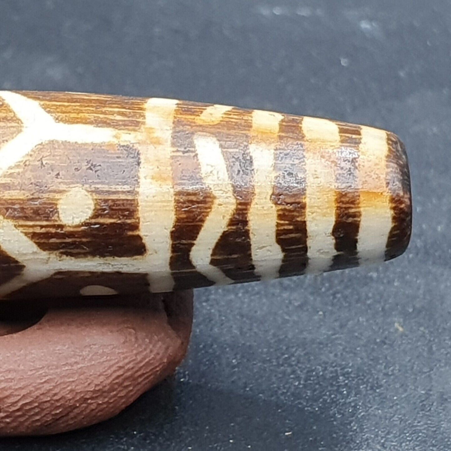 Vintage asiatische burmesische alte Pumtek Pyu versteinerte Holzsteinperle 