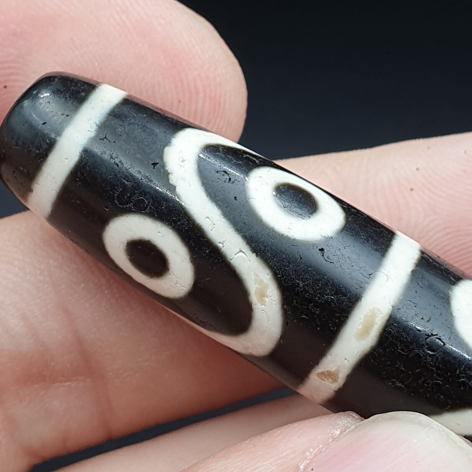 INDO TIBETAN Himalayan 8 Eyes Zig zag Pattern Agate bead Amulet  Dzi  ITB08
