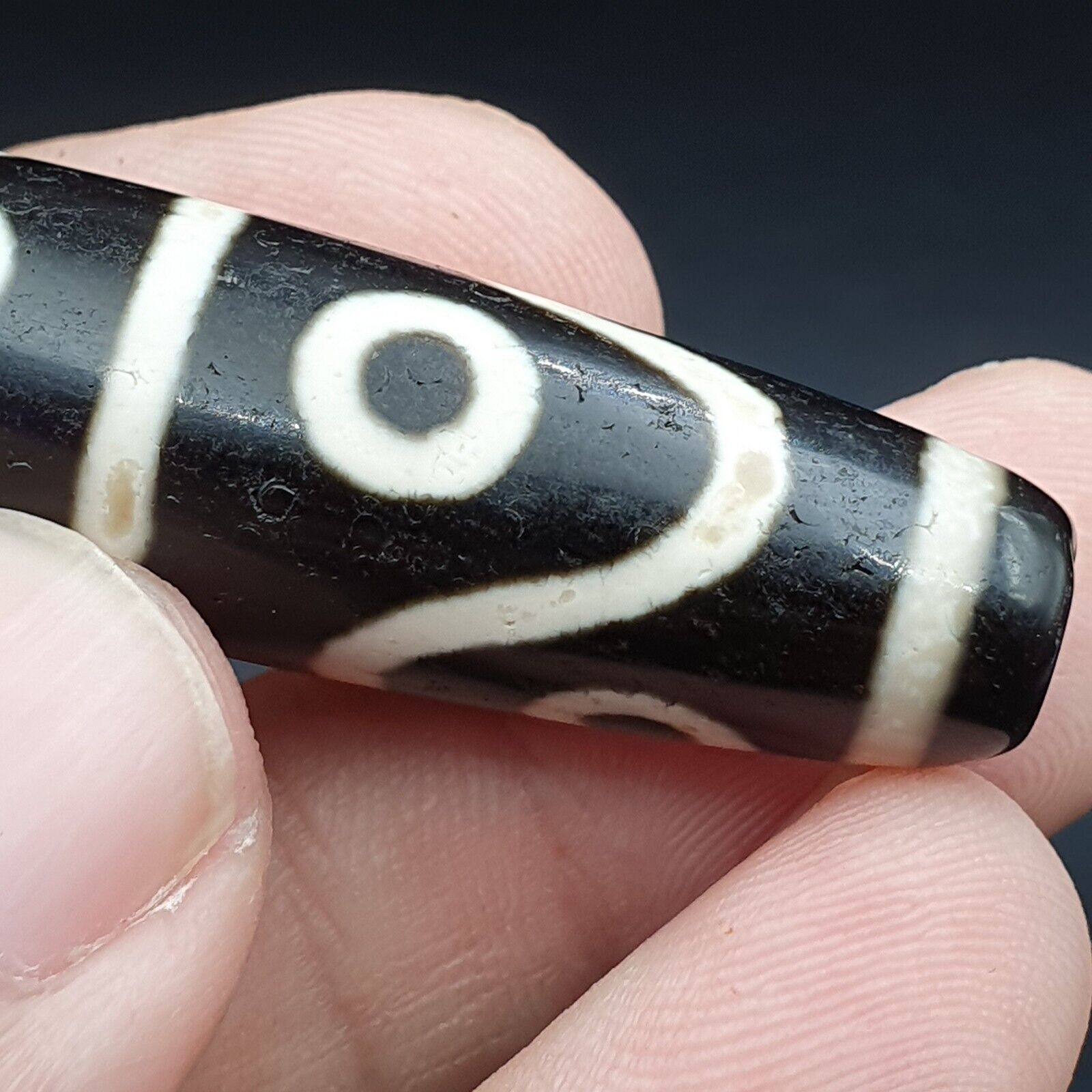 INDO TIBETAN Himalayan 8 Eyes Zig zag Pattern Agate bead Amulet  Dzi  ITB08