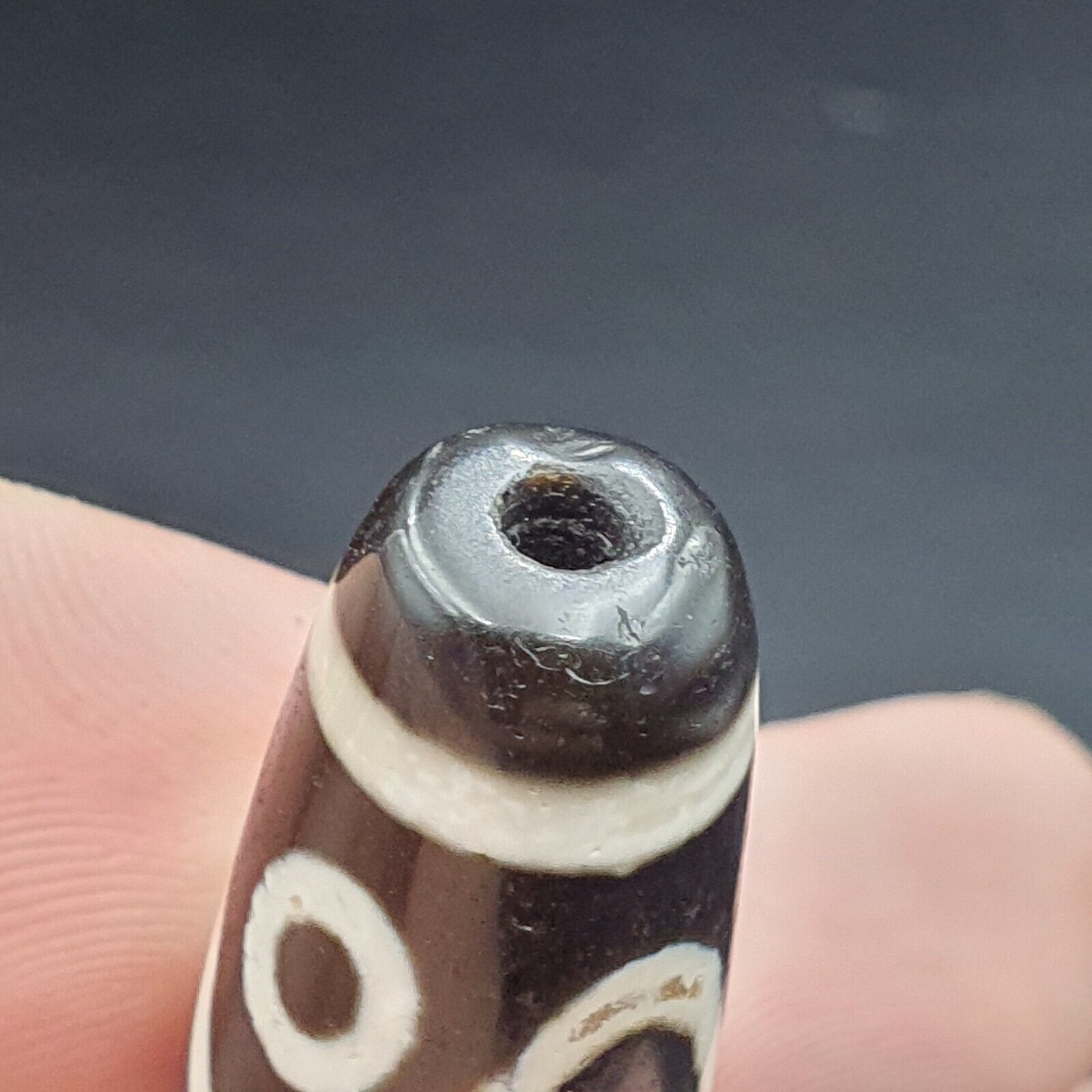 INDO TIBETAN Himalayan 8 Eyes Zig zag Pattern Agate bead Amulet  Dzi  ITB08