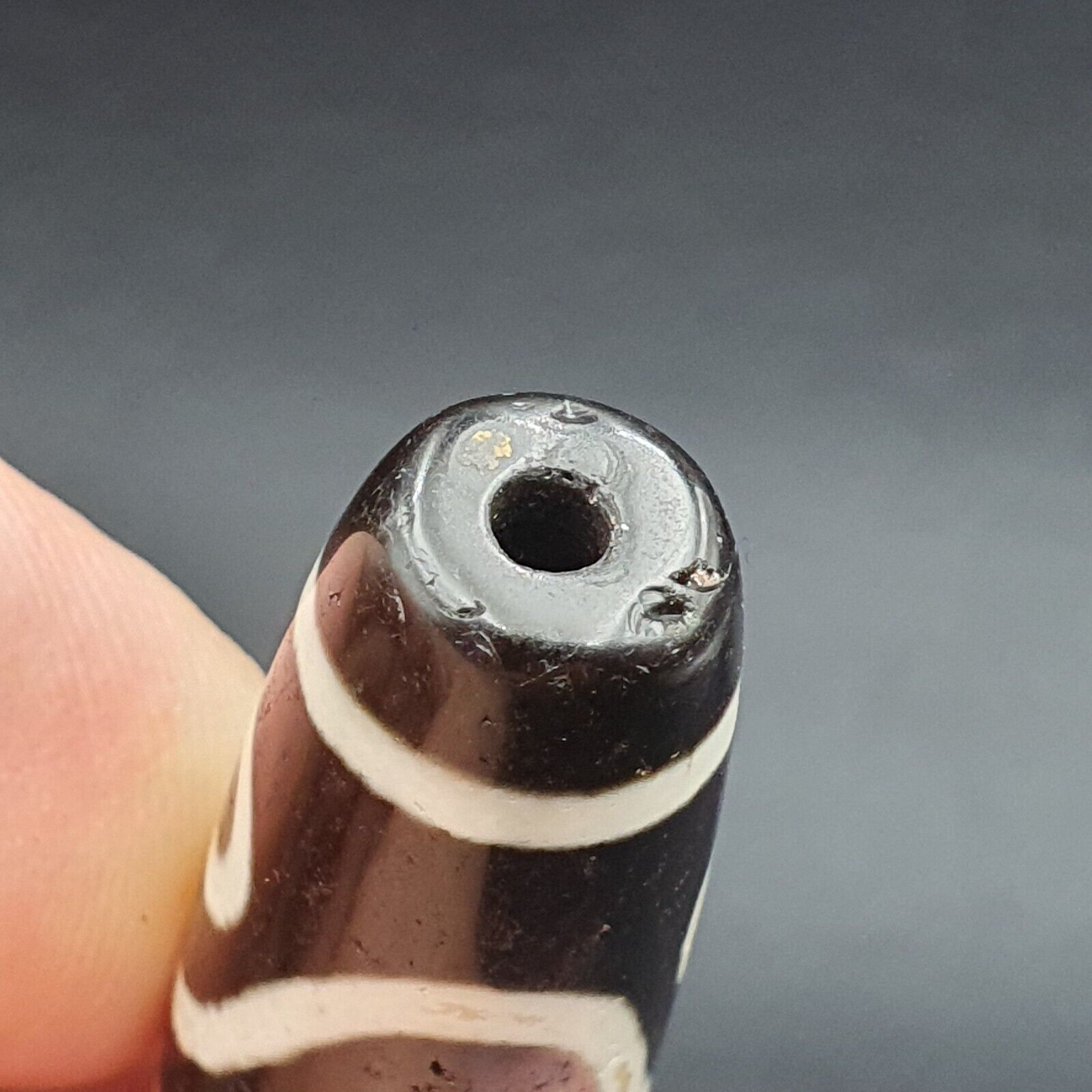 INDO TIBETAN Himalayan 8 Eyes Zig zag Pattern Agate bead Amulet  Dzi  ITB08