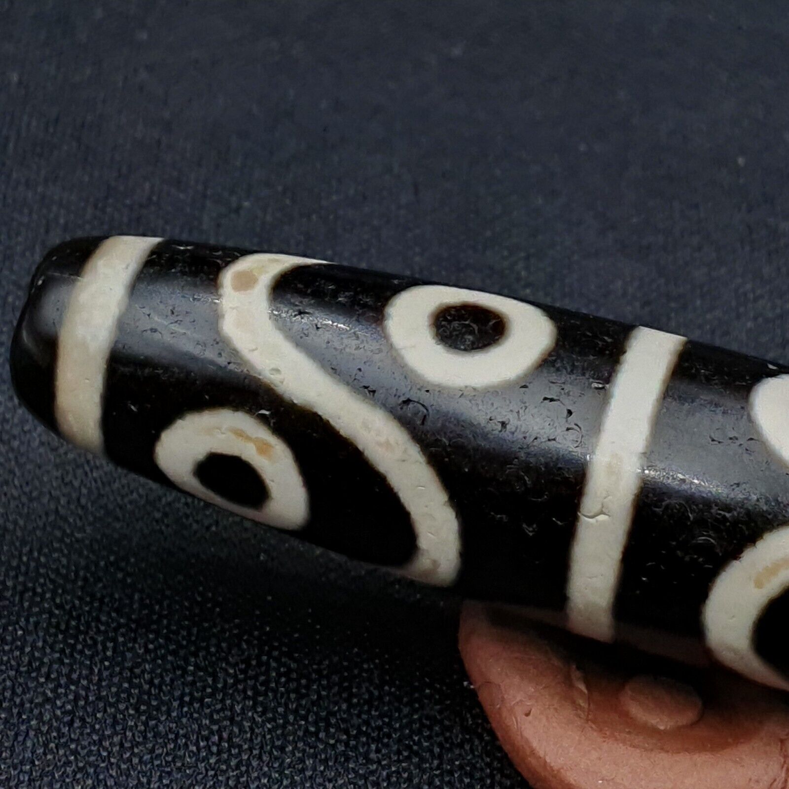INDO TIBETAN Himalayan 8 Eyes Zig zag Pattern Agate bead Amulet  Dzi  ITB08
