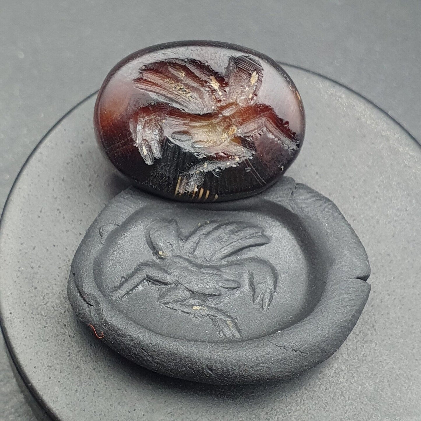 Antikes nahöstliches Stempelsiegel, geheimnisvolles Tier, Tiefdruck-Achat-Cabochon