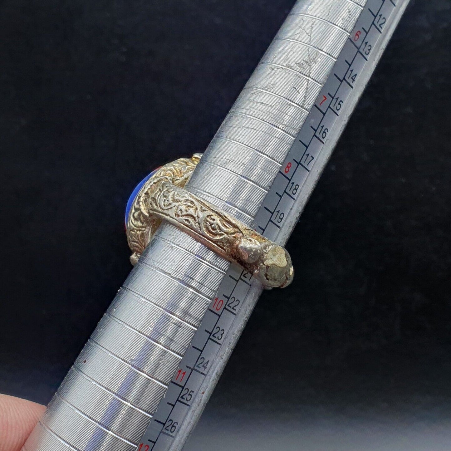 Antikes Vintage altes Chevron-Glas mit wunderschönem Muster Messingring