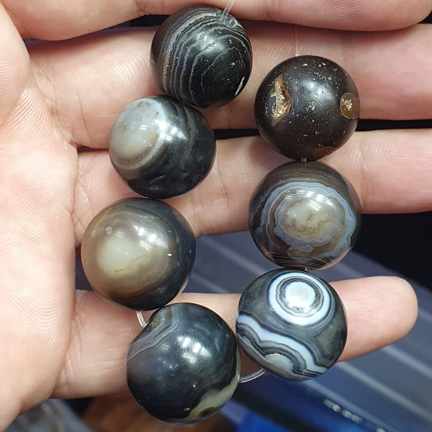 7 antike antike INDO-tibetische Himalaya-Achat-Augenperlen, Suleimani-Achat, 18–20 mm