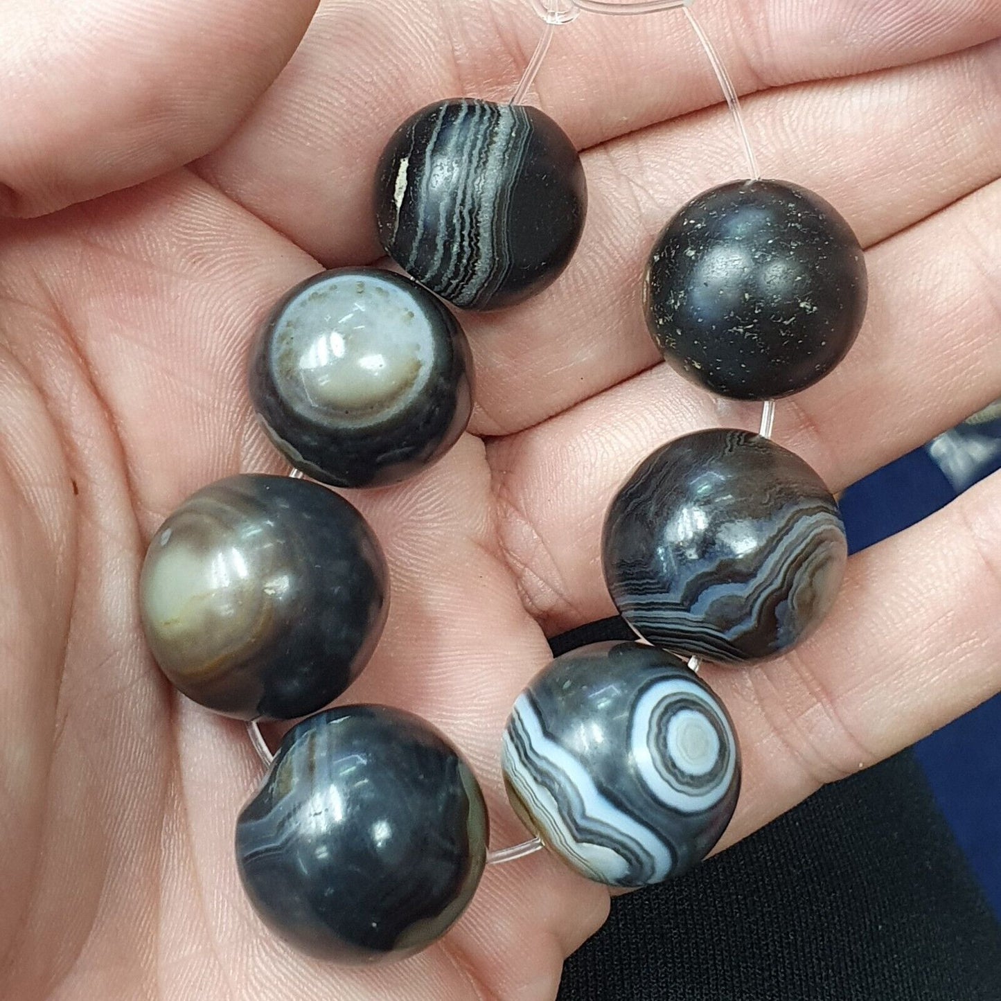 7 antike antike INDO-tibetische Himalaya-Achat-Augenperlen, Suleimani-Achat, 18–20 mm