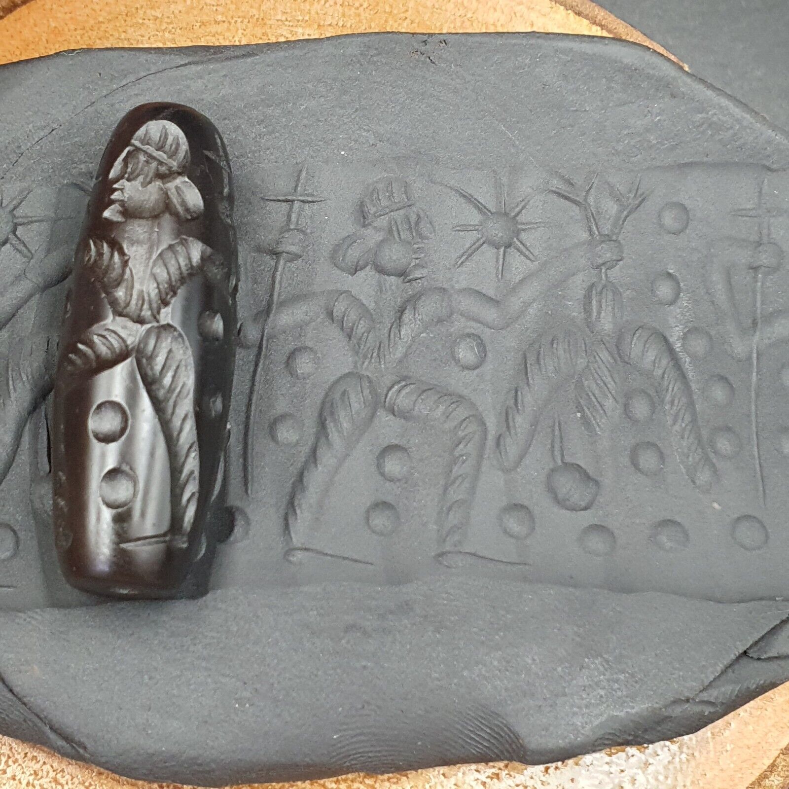 Indo Tibetan Carving Agate Eye stone Bead Amulet Hunter Hunted Bird #102112