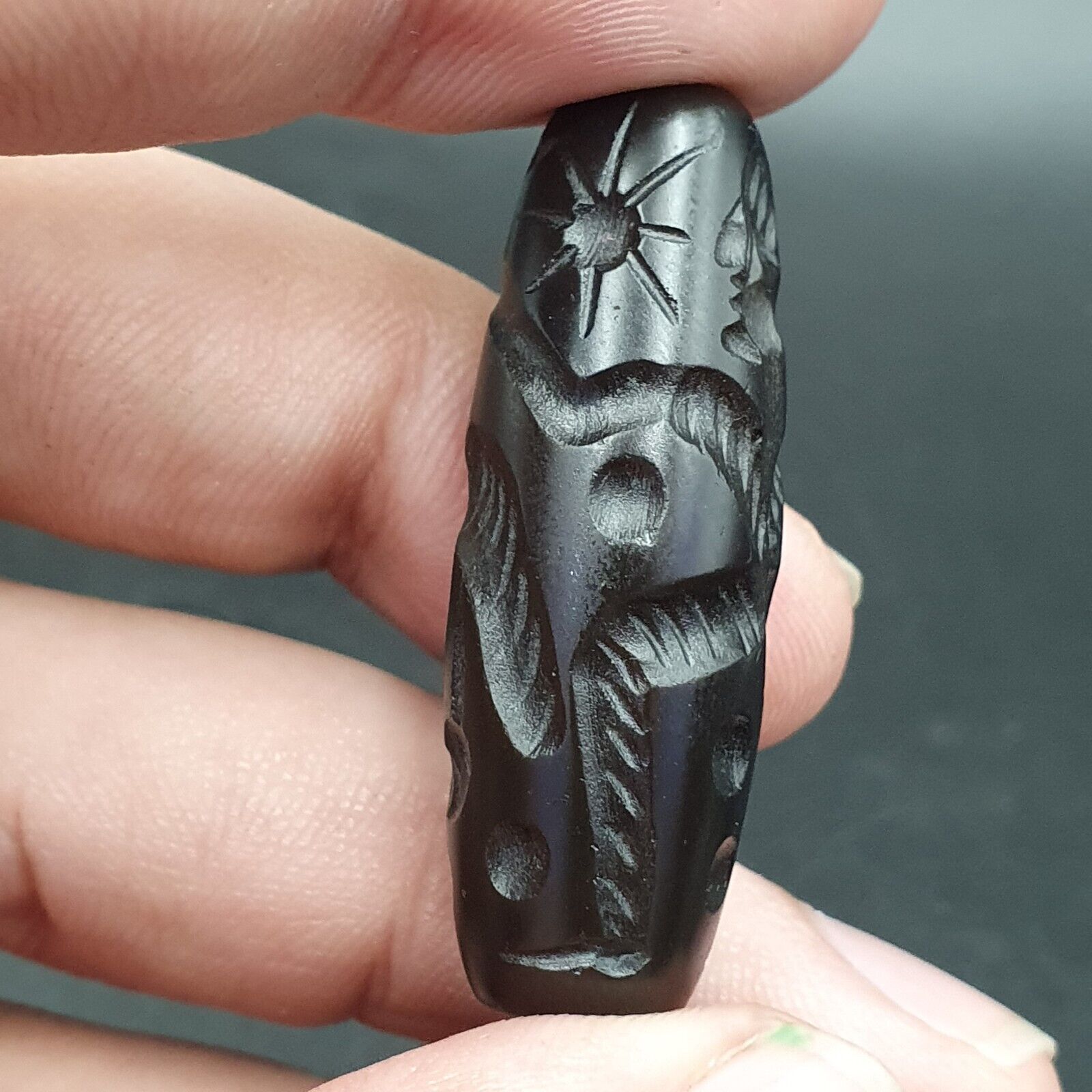 Indo Tibetan Carving Agate Eye stone Bead Amulet Hunter Hunted Bird #102112