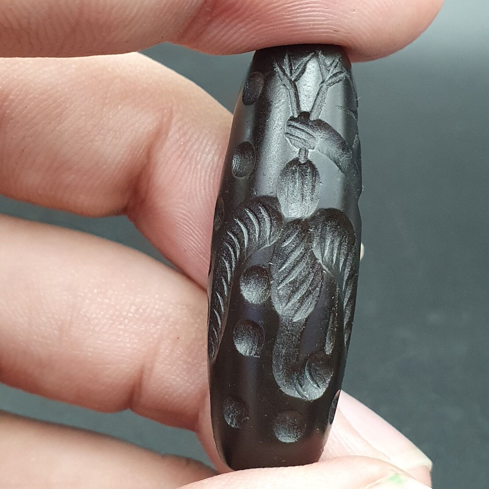 Indo Tibetan Carving Agate Eye stone Bead Amulet Hunter Hunted Bird #102112