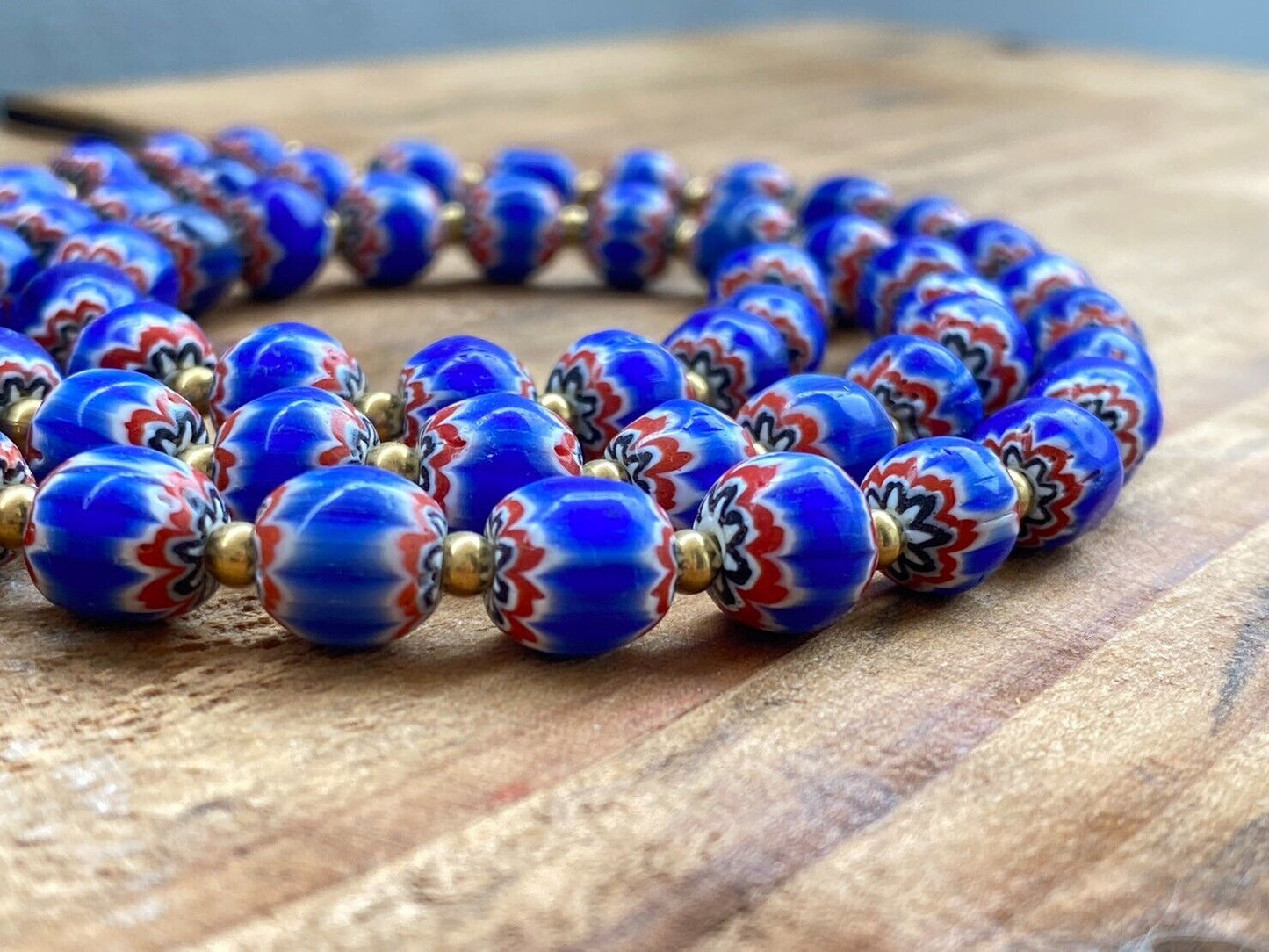 Vintage blaue Chevron-Halskette im venezianischen Stil mit mehrschichtigen Glasperlen N-204