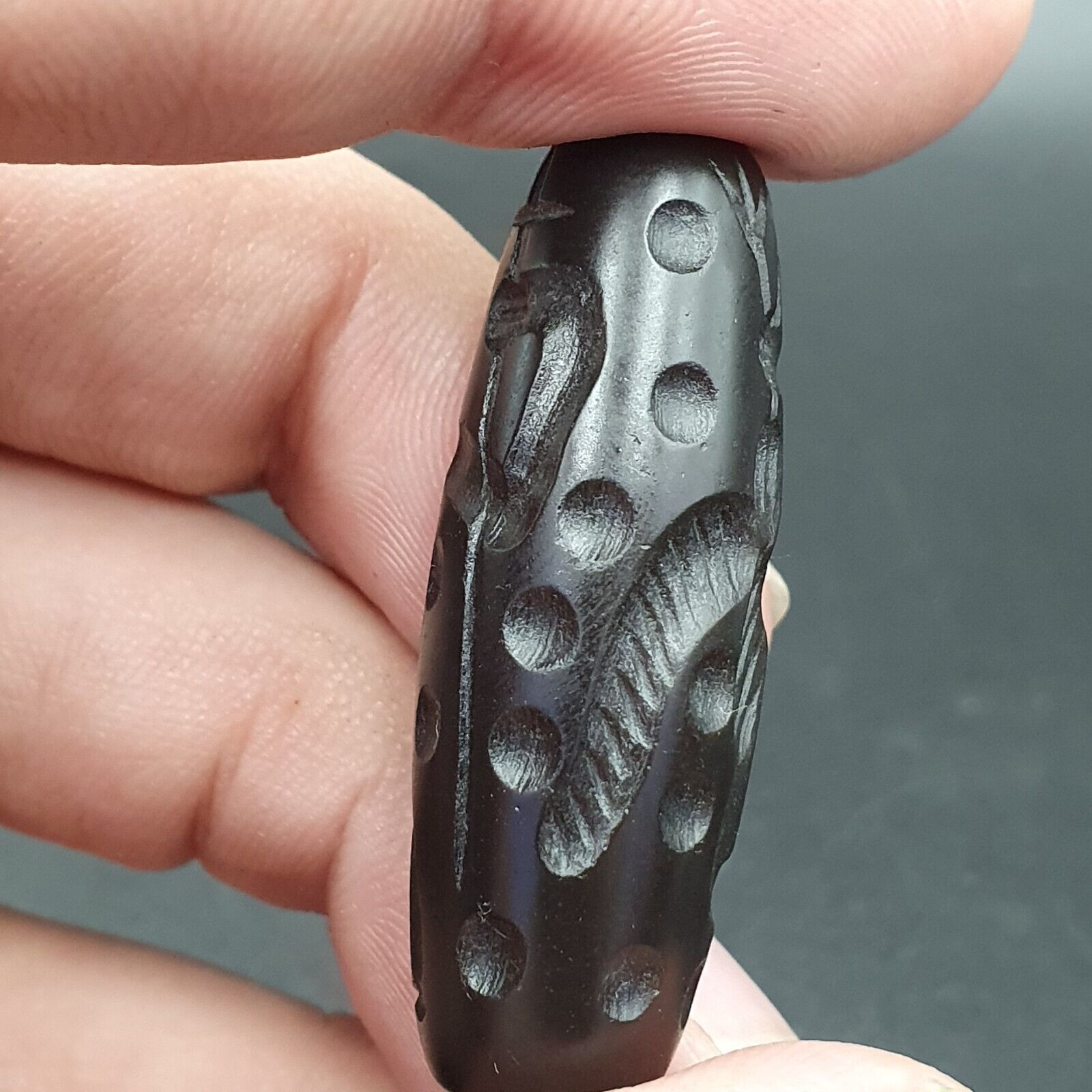 Indo Tibetan Carving Agate Eye stone Bead Amulet Hunter Hunted Bird #102112