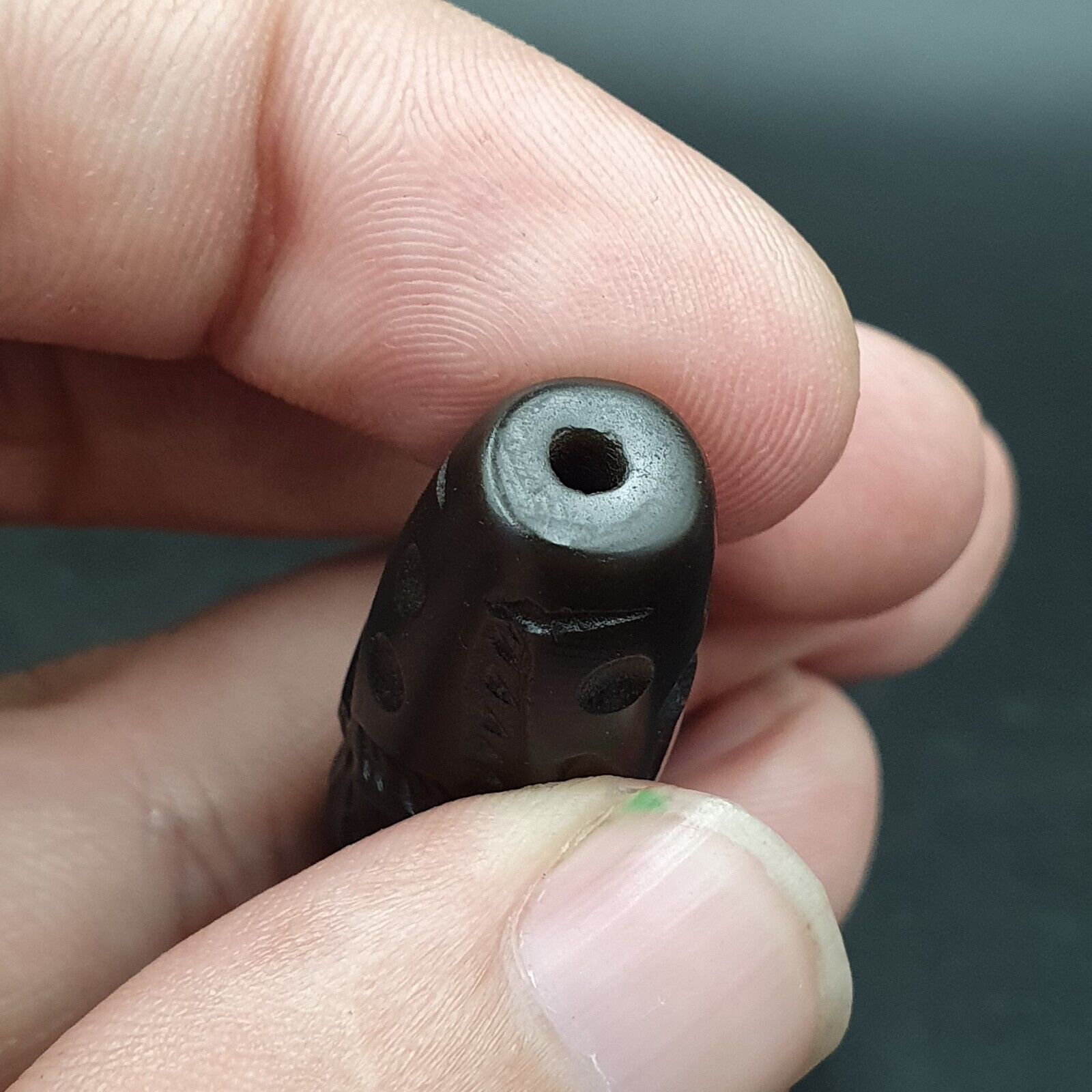 Indo Tibetan Carving Agate Eye stone Bead Amulet Hunter Hunted Bird #102112