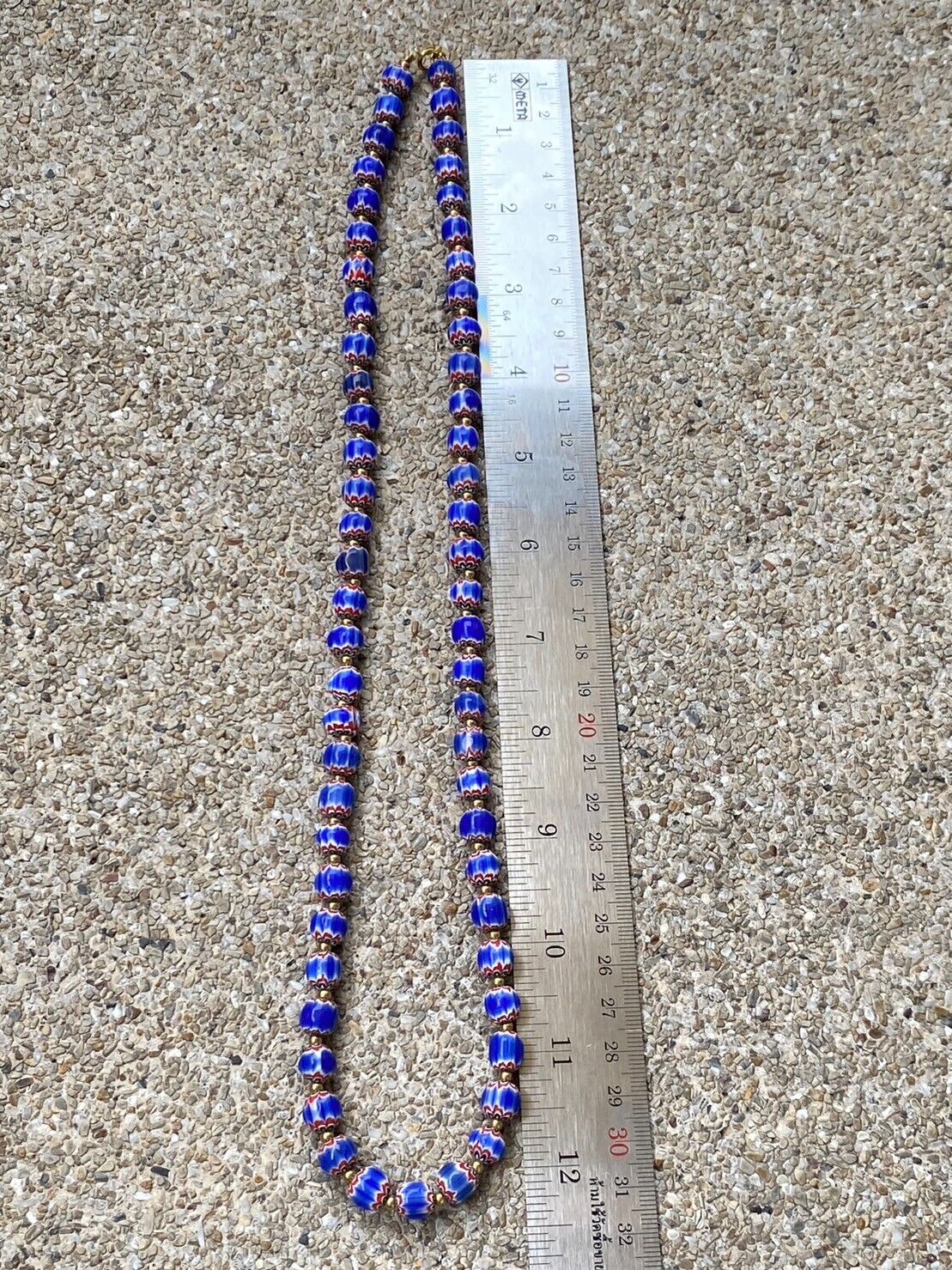 Vintage blaue Chevron-Halskette im venezianischen Stil mit mehrschichtigen Glasperlen N-204