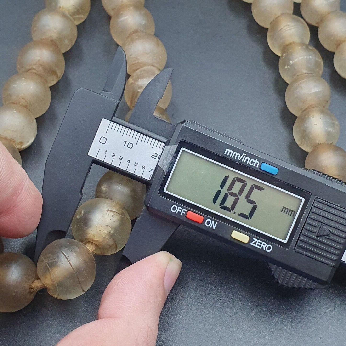 Afrikanische Handelsperlen, antike, seltene Blasenperlen, weiß, klar, rund, 15–18 mm