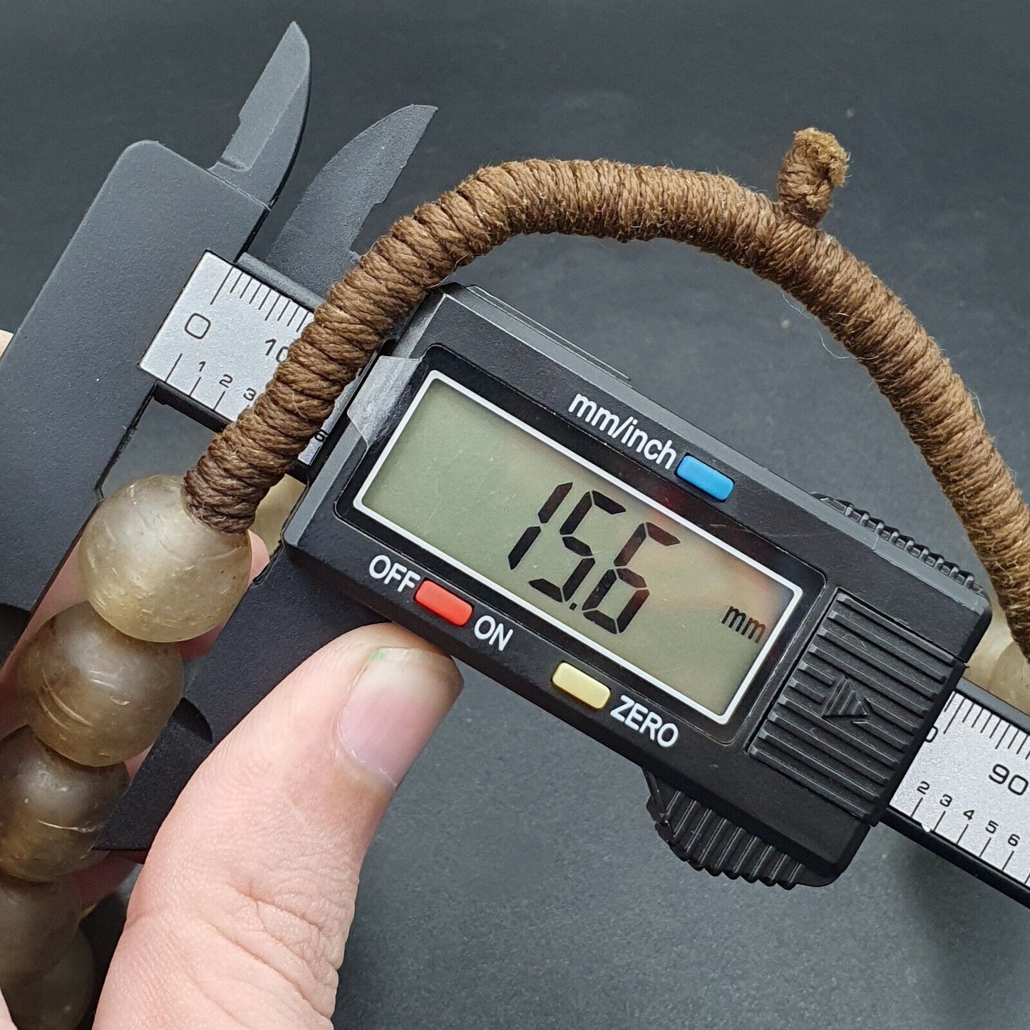 Afrikanische Handelsperlen, antike, seltene Blasenperlen, weiß, klar, rund, 15–18 mm