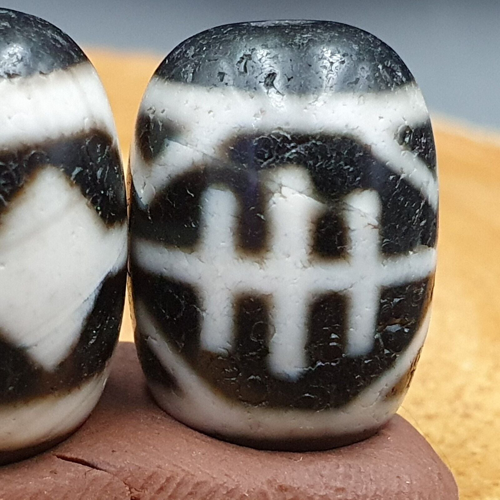 N#1012 Himalayan Indo Tibetan rare Patterns Dzi Amulet Bead Lot 3 Beads