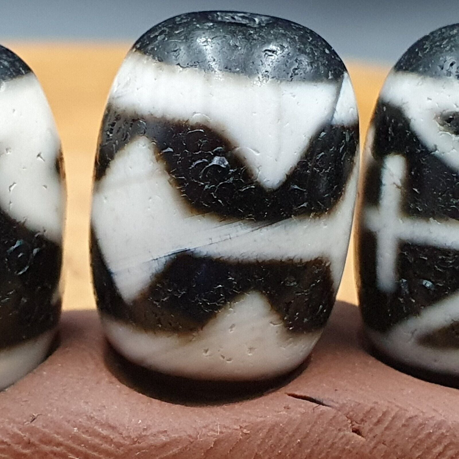 N#1012 Himalayan Indo Tibetan rare Patterns Dzi Amulet Bead Lot 3 Beads