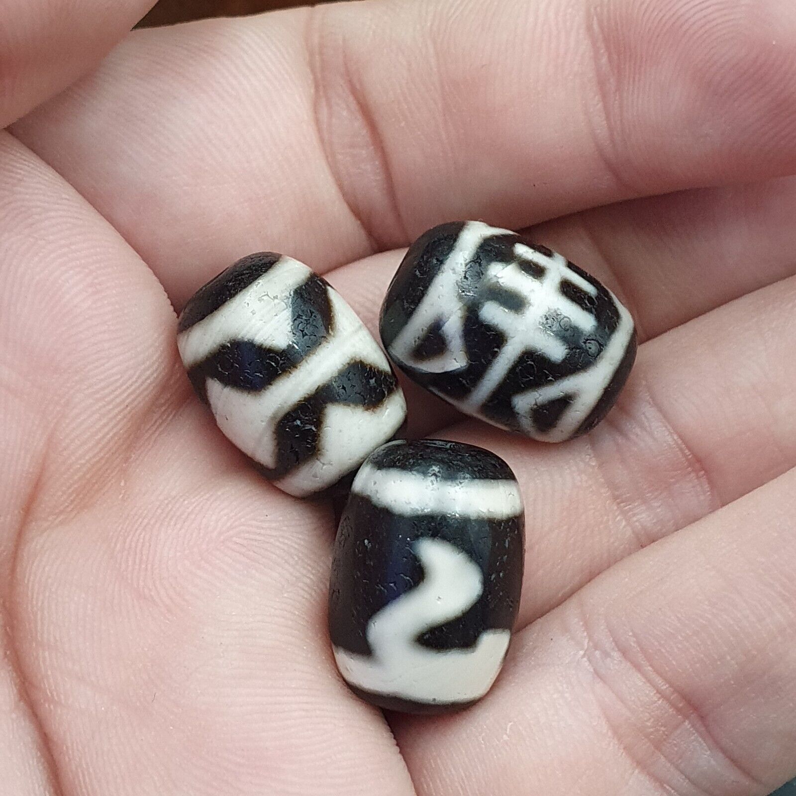 N#1012 Himalayan Indo Tibetan rare Patterns Dzi Amulet Bead Lot 3 Beads