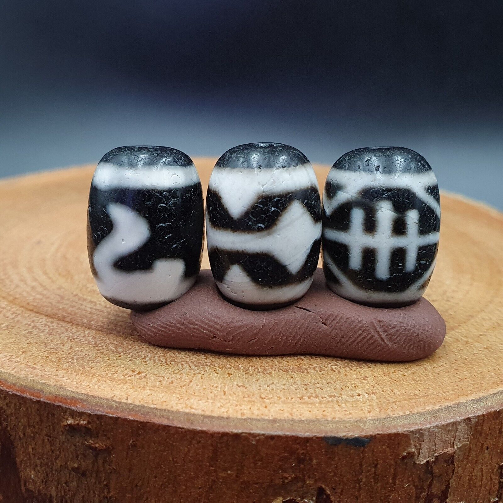 N#1012 Himalayan Indo Tibetan rare Patterns Dzi Amulet Bead Lot 3 Beads