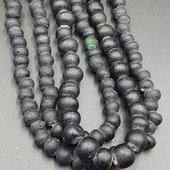 RARE and BEAUTIFUL OLD AFRICAN Black GLASS TRADE ANTIQUE BEADs Strand