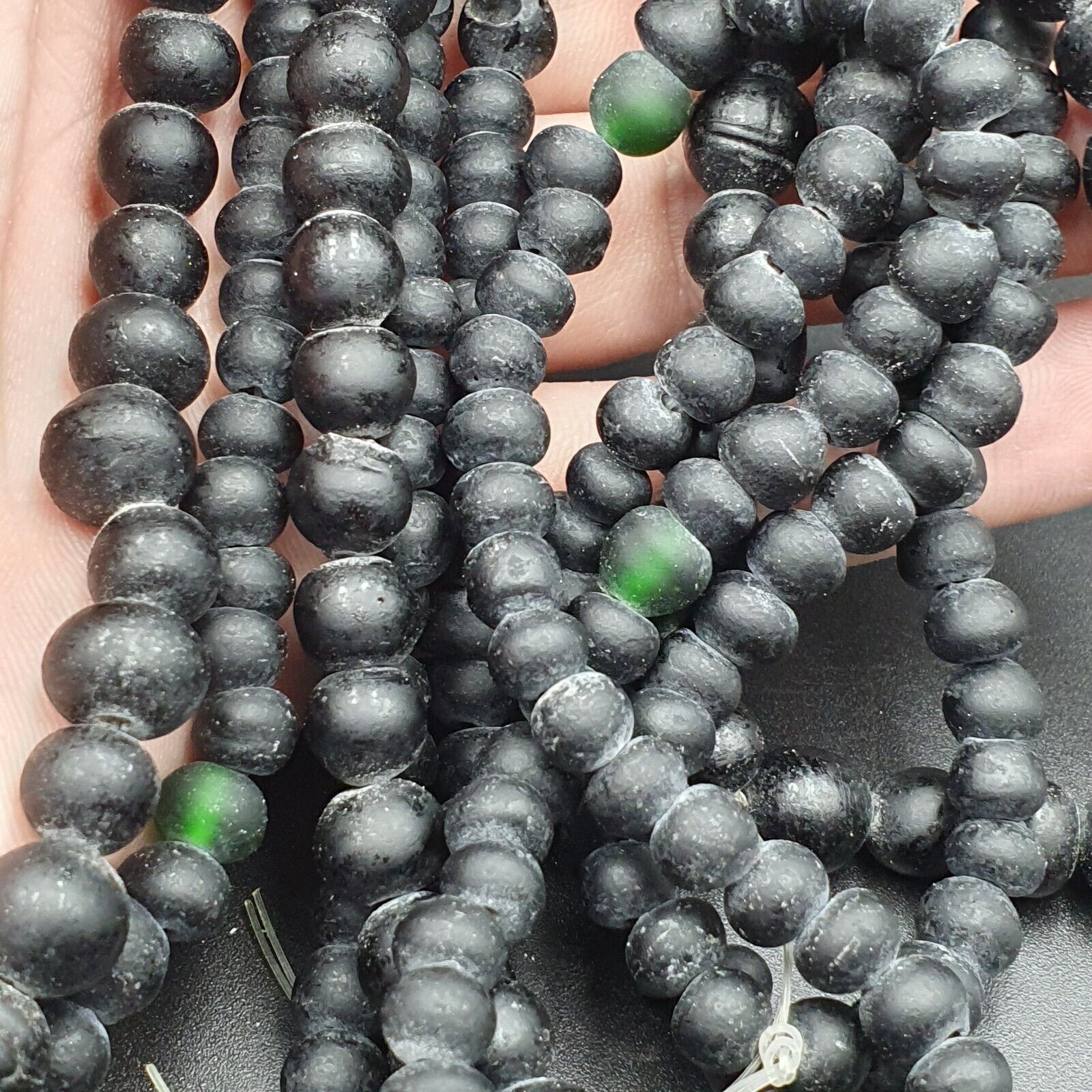 RARE and BEAUTIFUL OLD AFRICAN Black GLASS TRADE ANTIQUE BEADs Strand