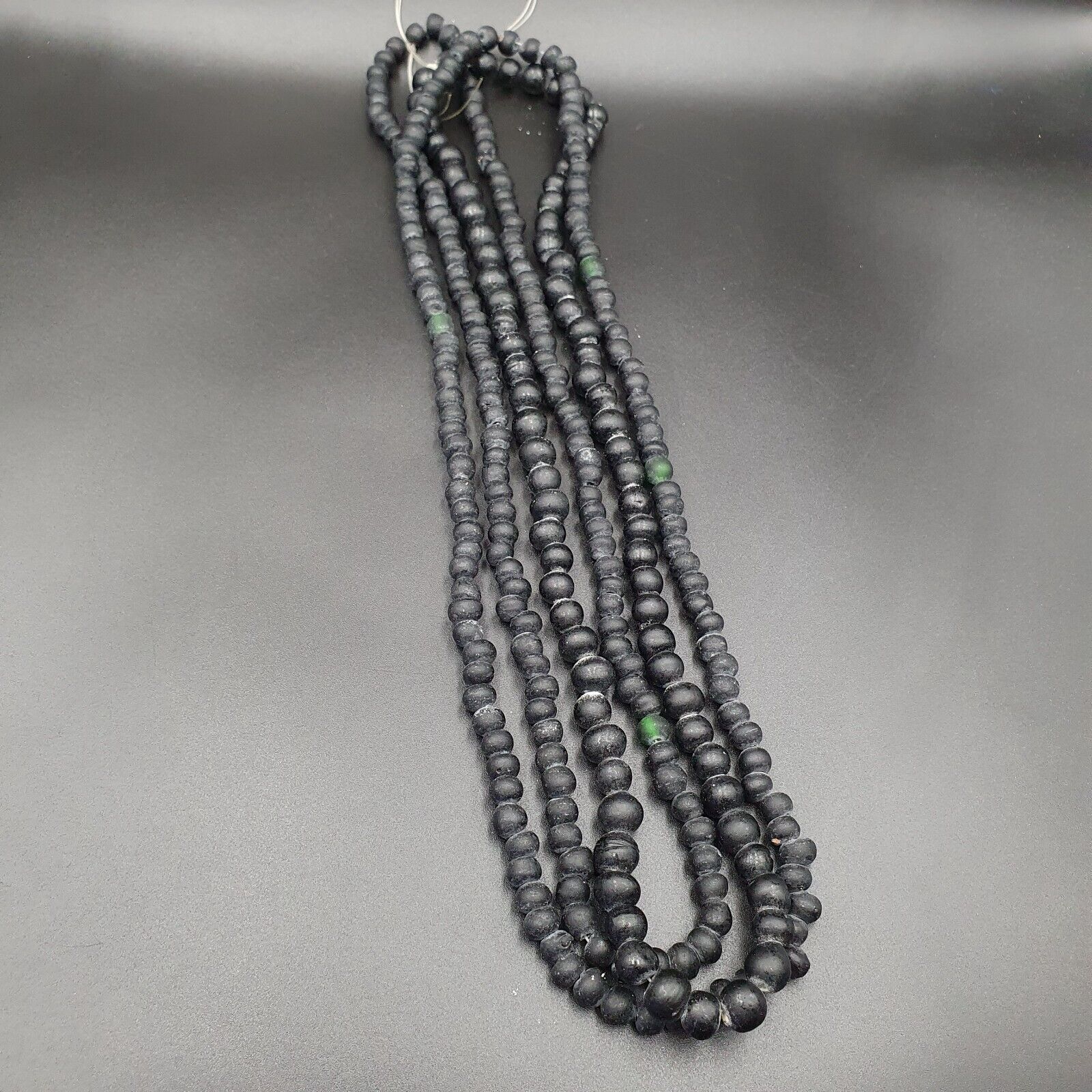 RARE and BEAUTIFUL OLD AFRICAN Black GLASS TRADE ANTIQUE BEADs Strand