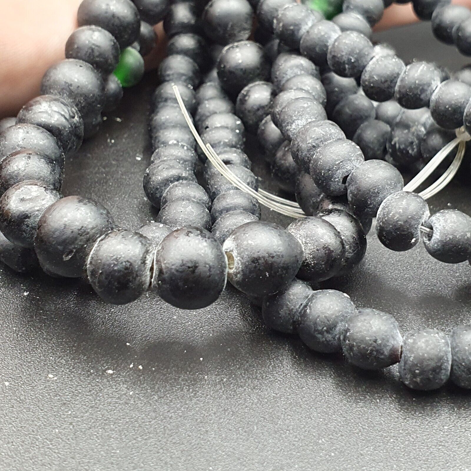 RARE and BEAUTIFUL OLD AFRICAN Black GLASS TRADE ANTIQUE BEADs Strand
