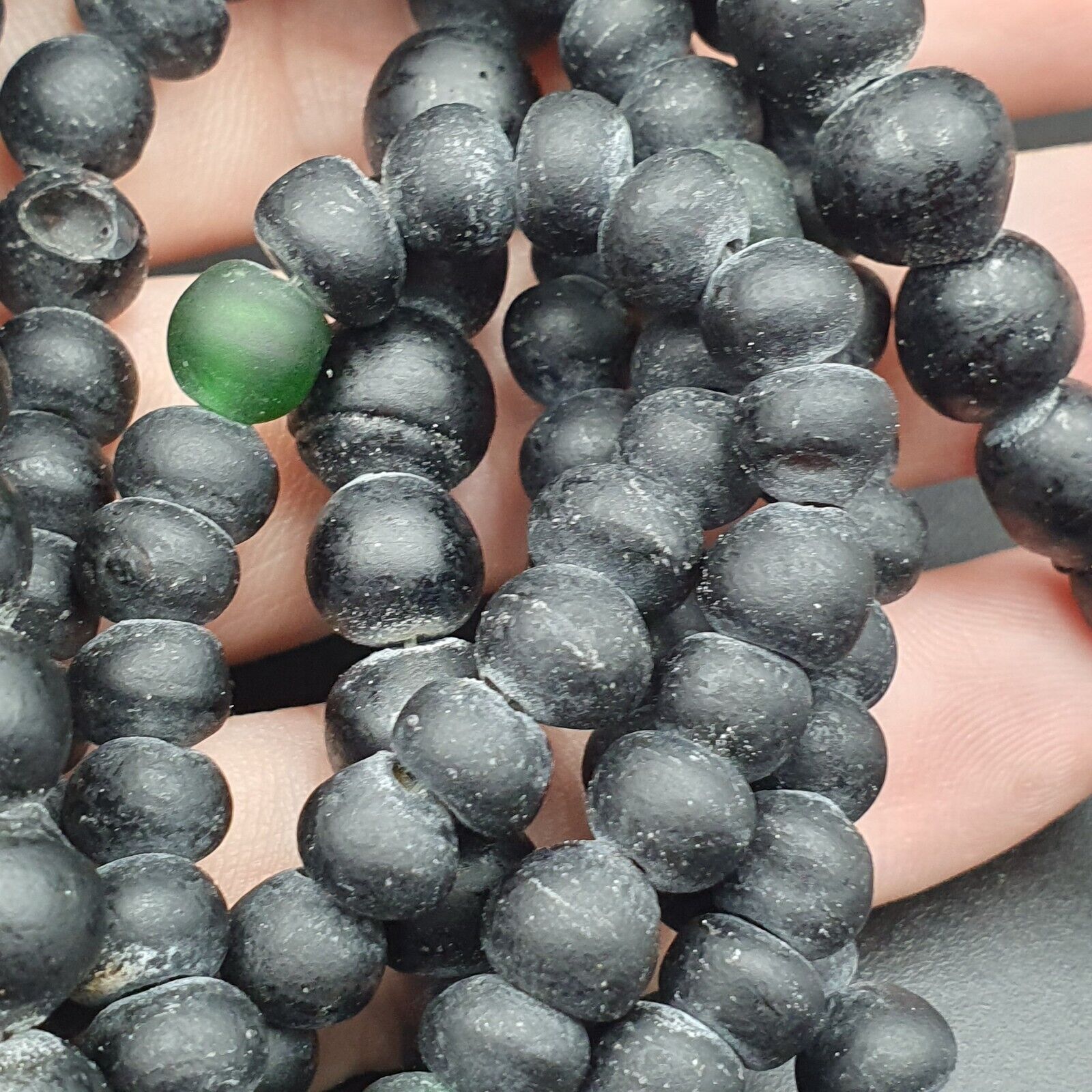 RARE and BEAUTIFUL OLD AFRICAN Black GLASS TRADE ANTIQUE BEADs Strand