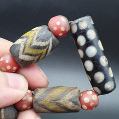 Beautiful vintage Skunk Fancy Feather Pattern glass beads Long Necklace