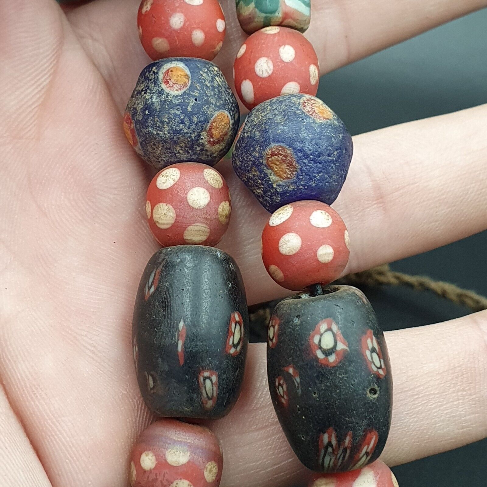 Beautiful vintage Skunk Fancy Feather Pattern glass beads Long Necklace