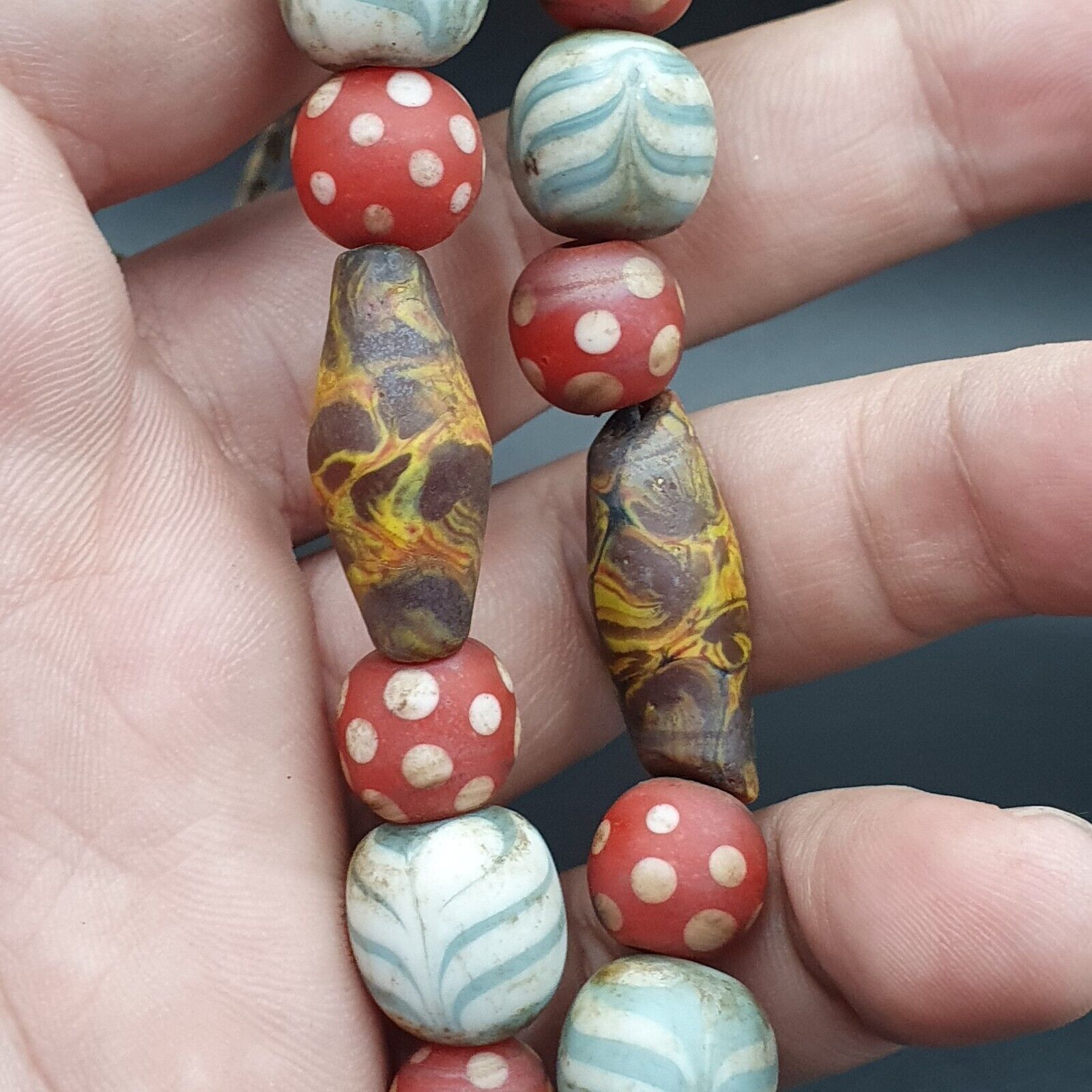 Beautiful vintage Skunk Fancy Feather Pattern glass beads Long Necklace