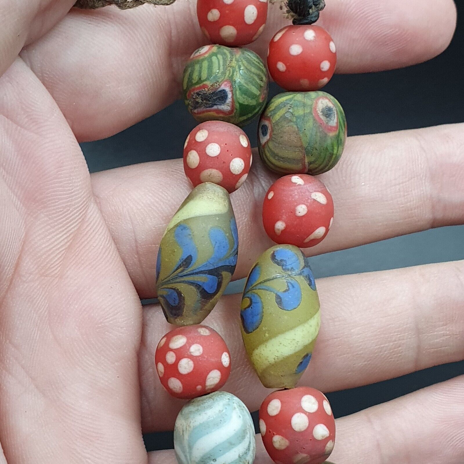 Beautiful vintage Skunk Fancy Feather Pattern glass beads Long Necklace