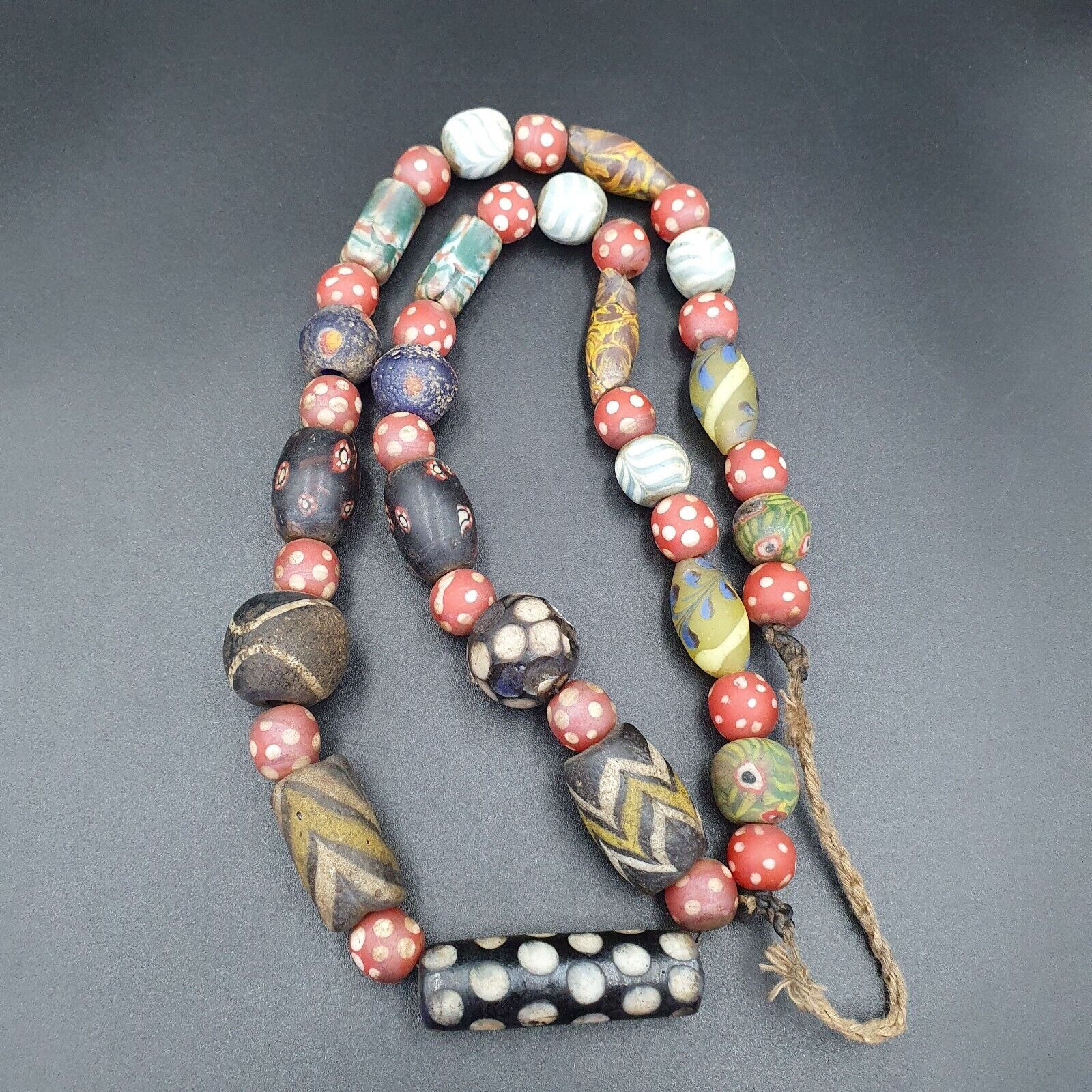 Beautiful vintage Skunk Fancy Feather Pattern glass beads Long Necklace
