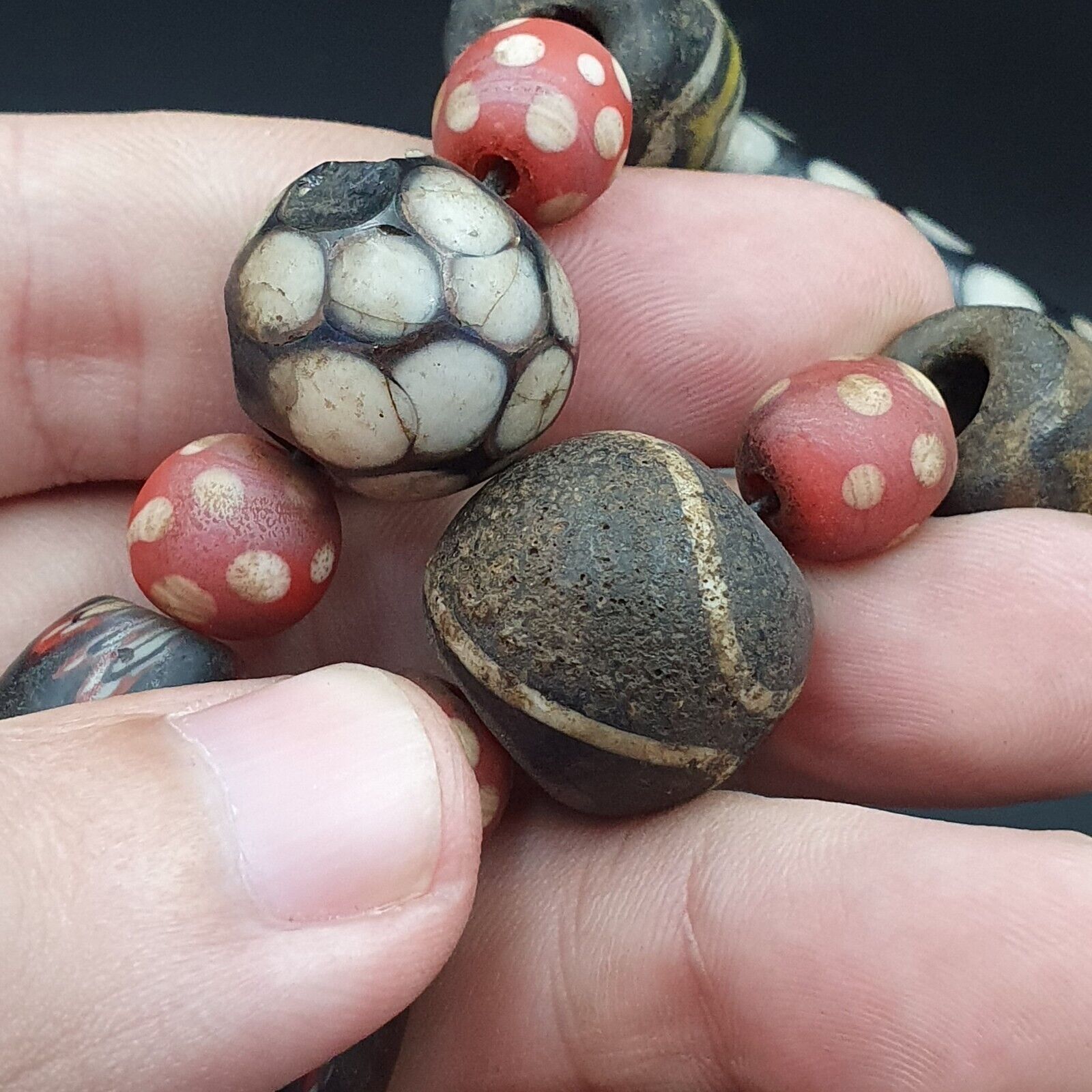 Beautiful vintage Skunk Fancy Feather Pattern glass beads Long Necklace