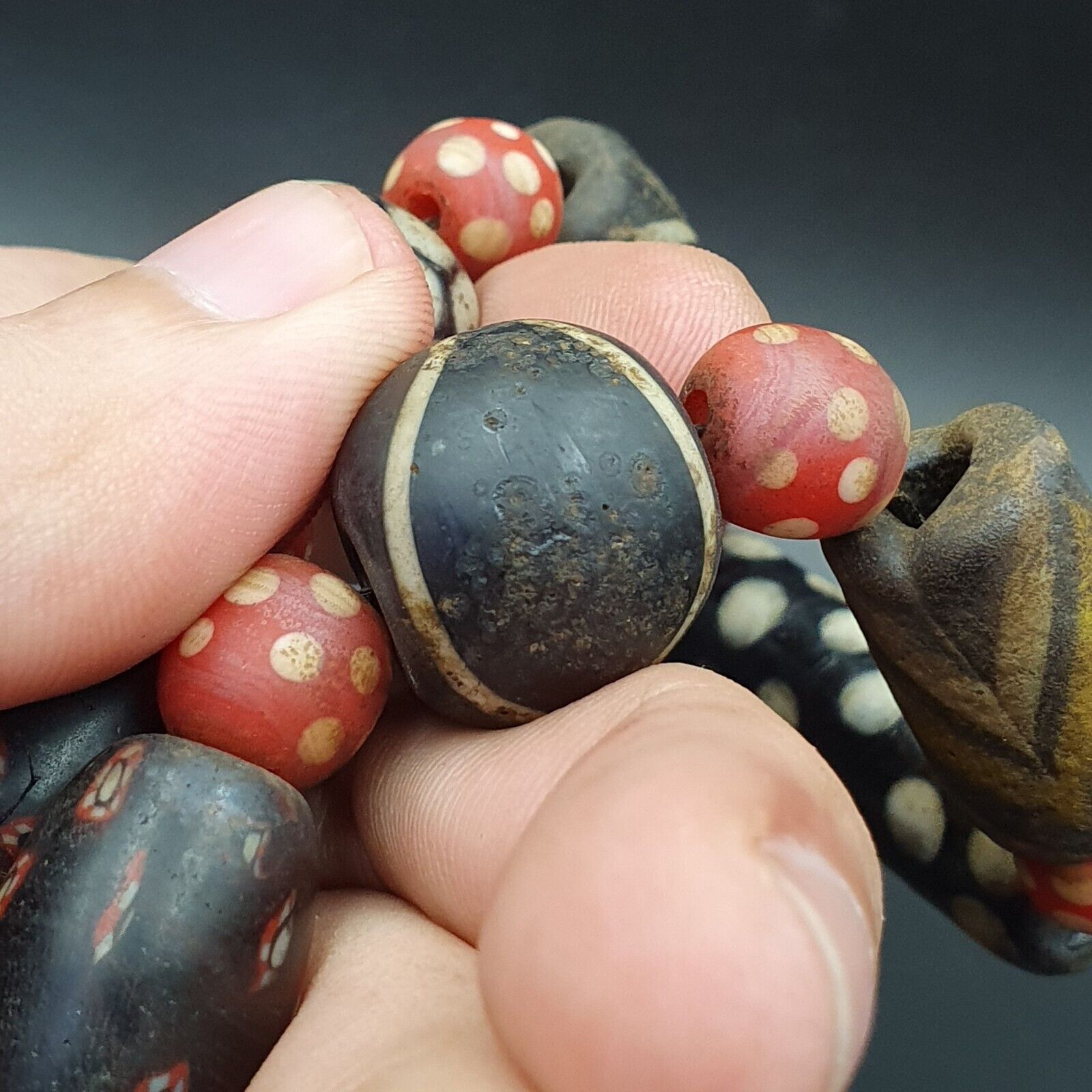 Beautiful vintage Skunk Fancy Feather Pattern glass beads Long Necklace