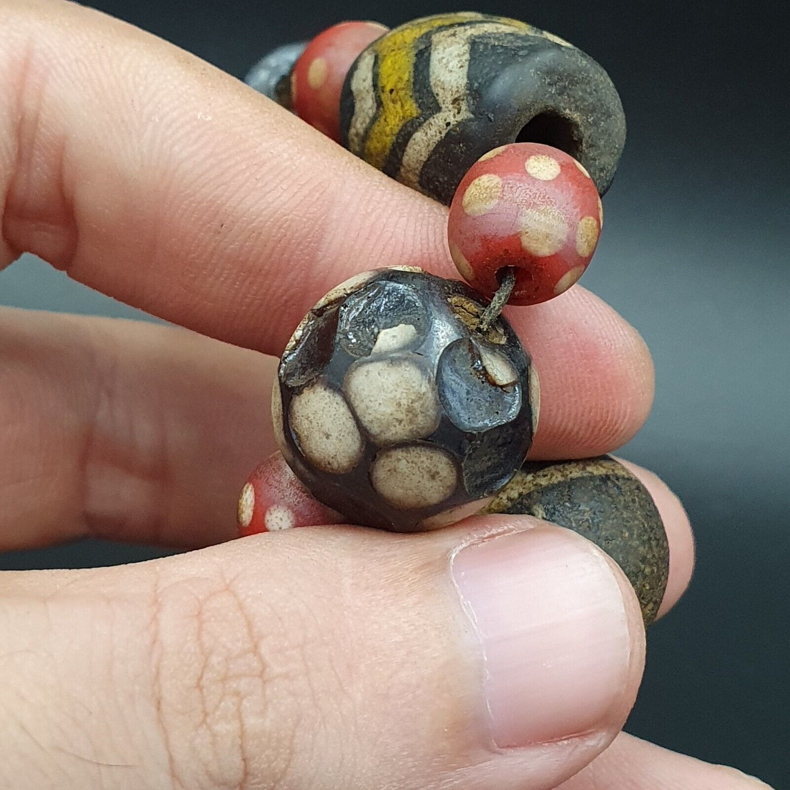 Beautiful vintage Skunk Fancy Feather Pattern glass beads Long Necklace