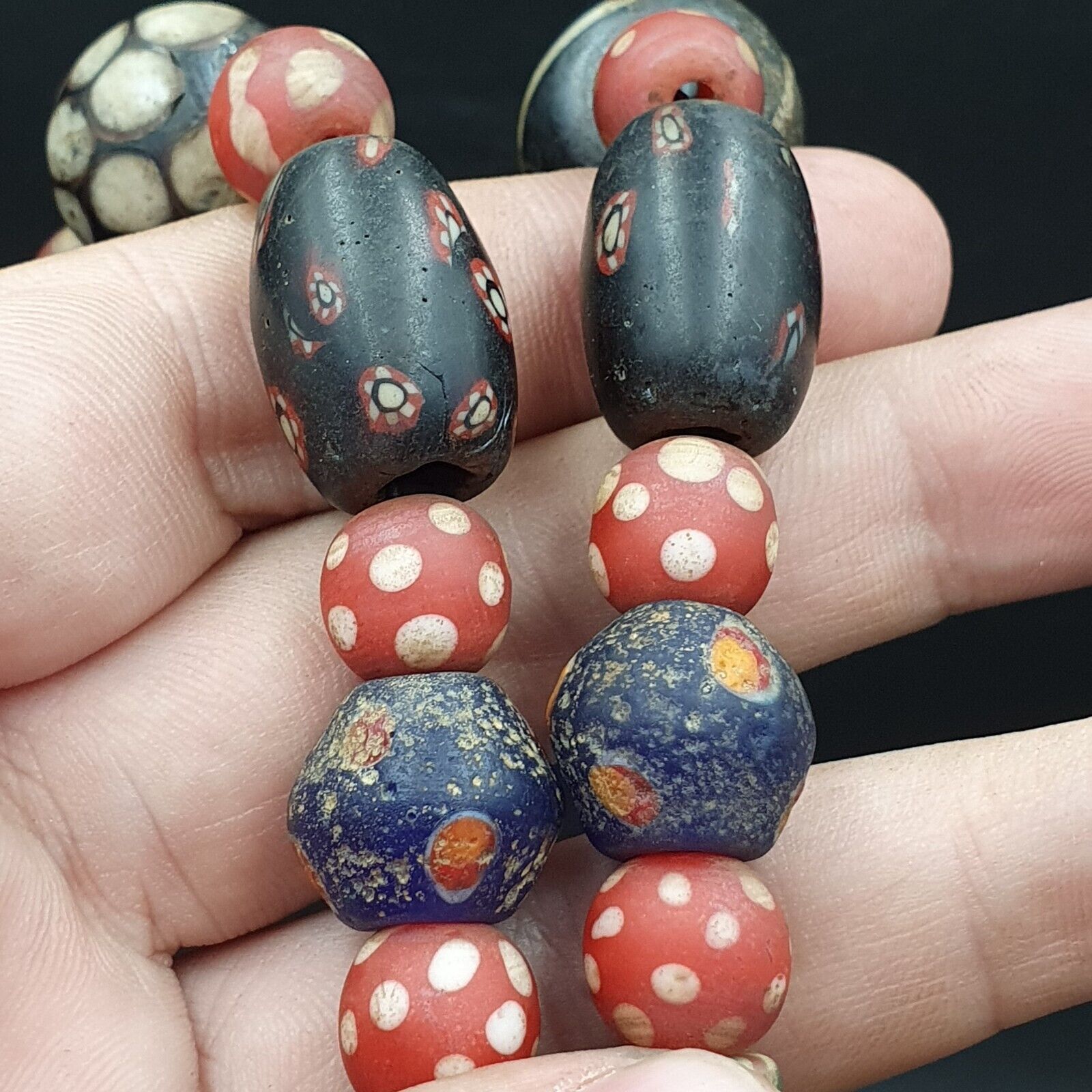 Beautiful vintage Skunk Fancy Feather Pattern glass beads Long Necklace