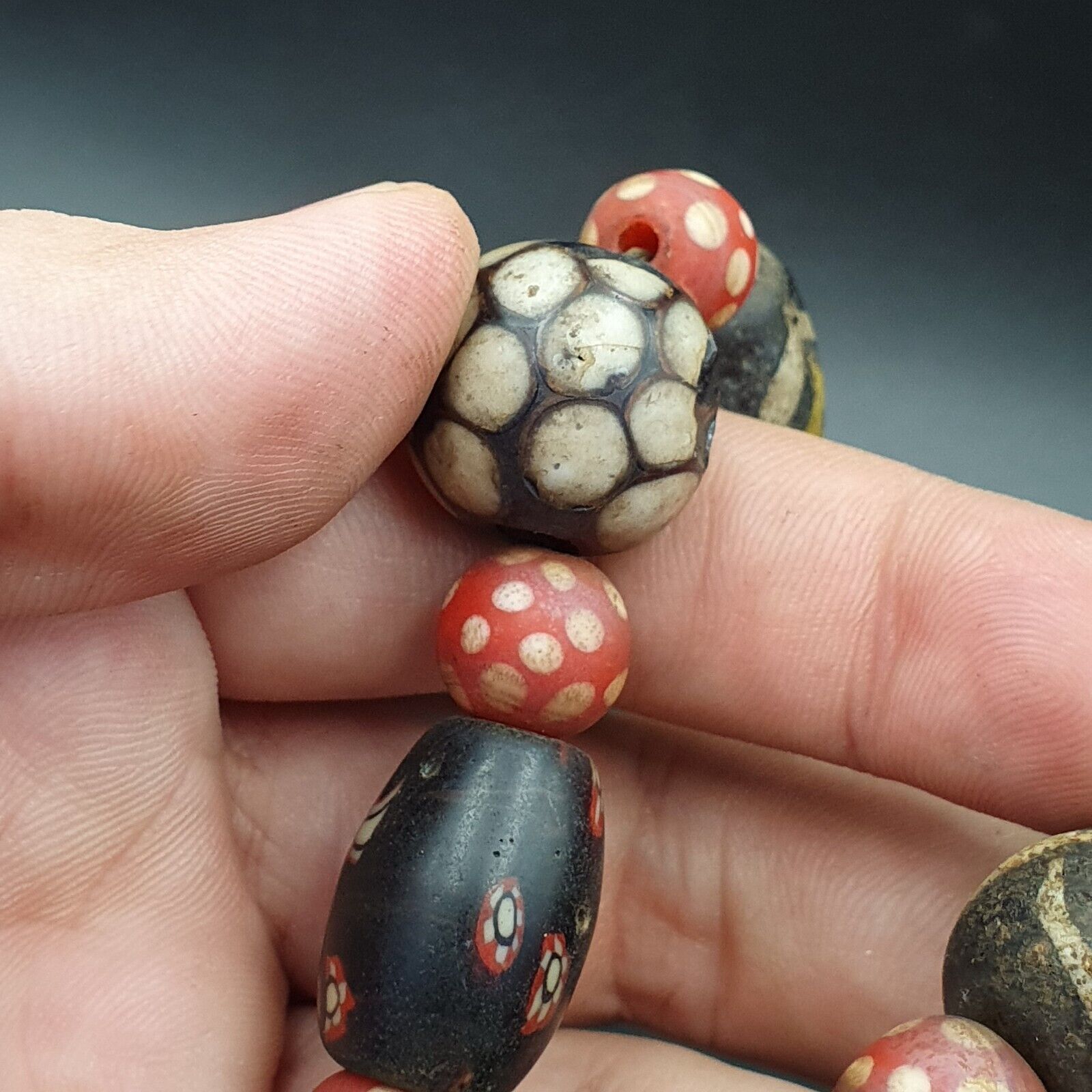 Beautiful vintage Skunk Fancy Feather Pattern glass beads Long Necklace