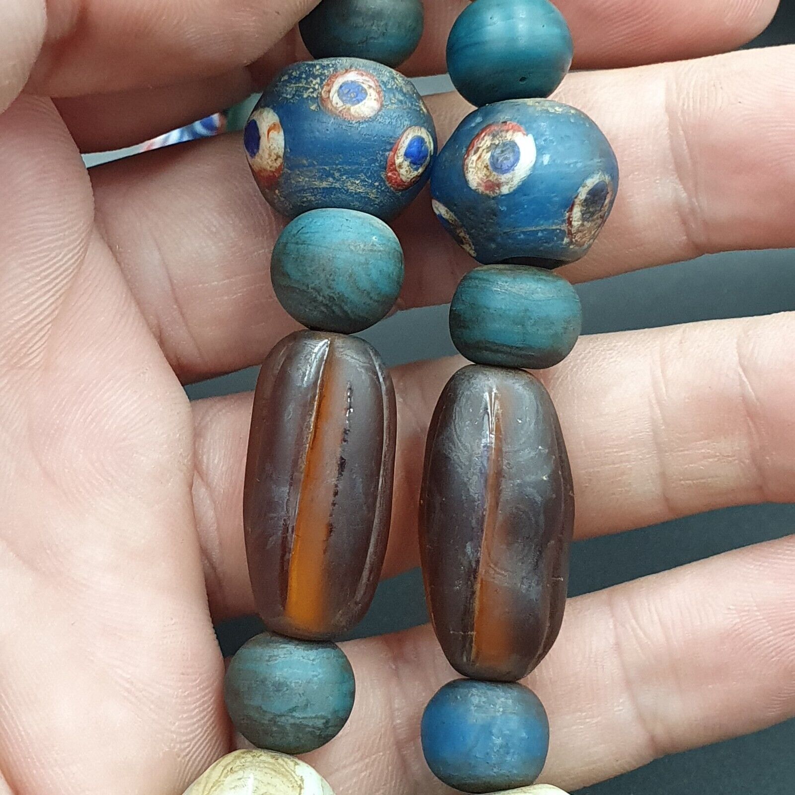 Beautiful vintage Fancy Feather Pattern Skunk lampwork glass beads Long Necklace