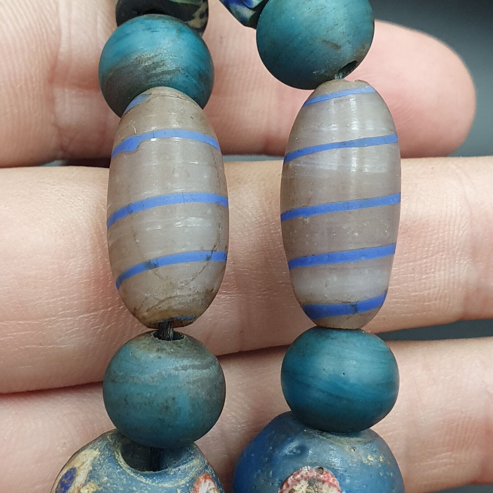 Beautiful vintage Fancy Feather Pattern Skunk lampwork glass beads Long Necklace